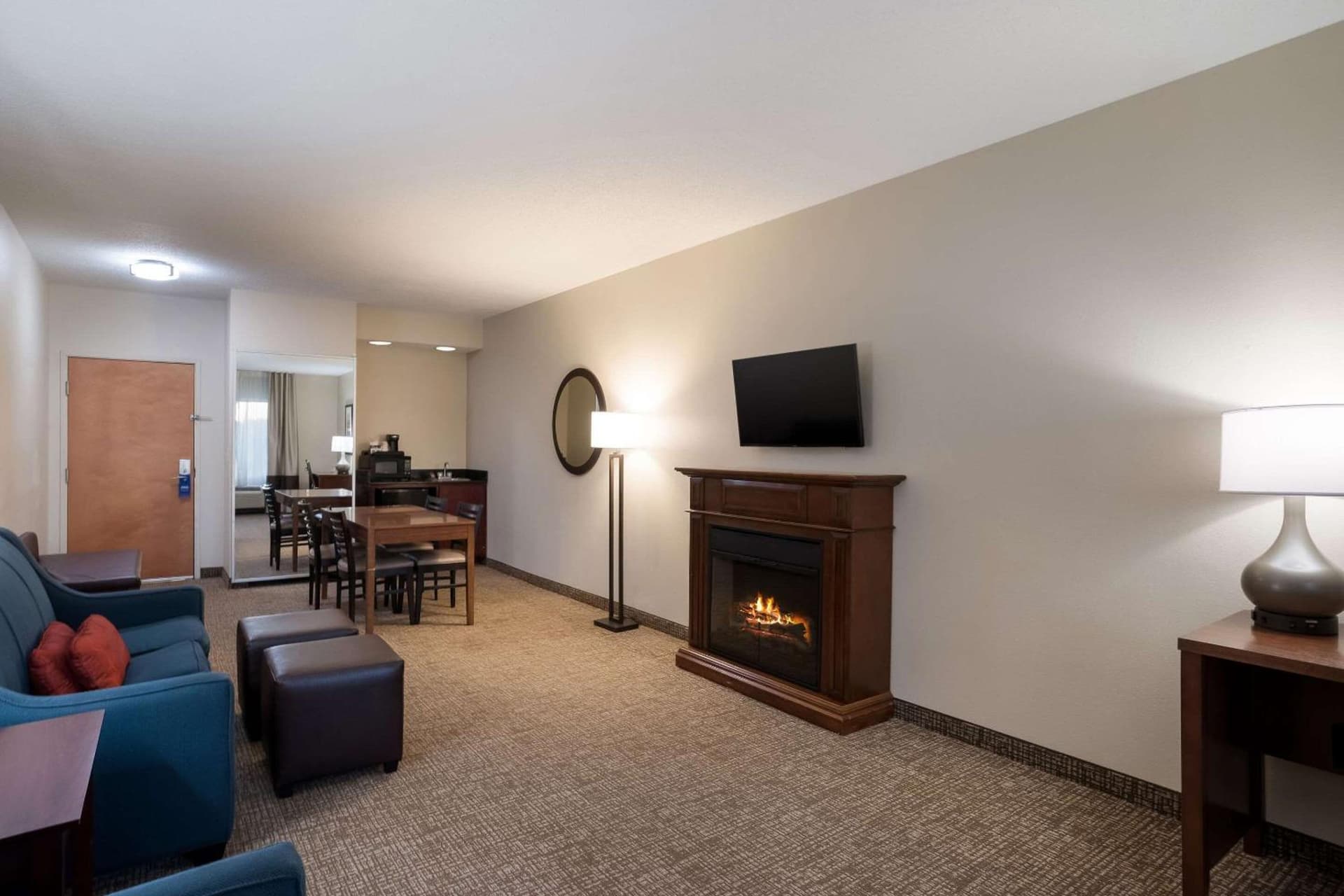 Comfort Suites Suffolk - Chesapeake interior in Suffolk, VA — gallery photo 2