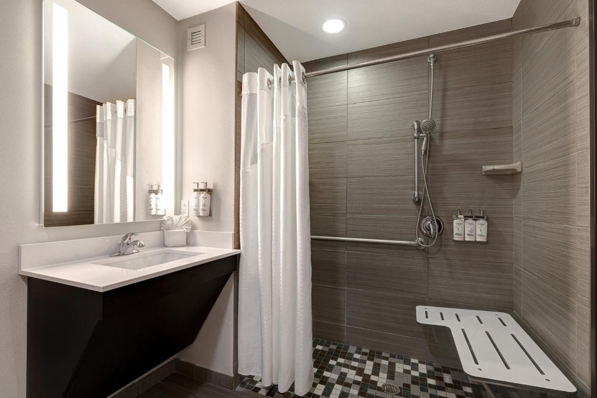 Holiday Inn Express & Suites - Kansas City KU Medical Center by IHG gallery photo in Kansas City, MO — image 9