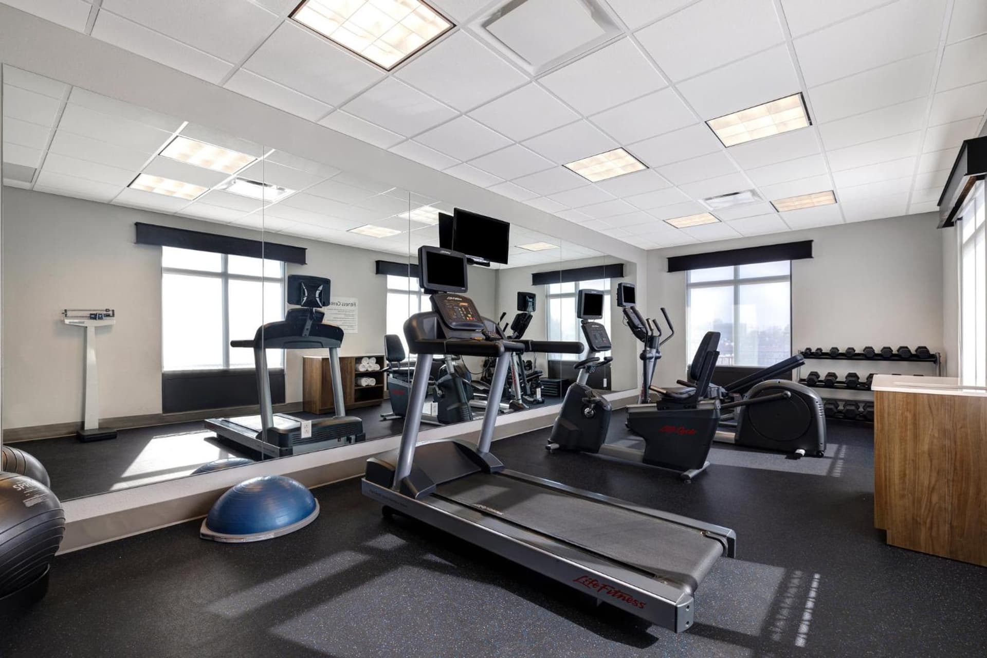 Holiday Inn Express & Suites - Kansas City KU Medical Center by IHG interior in Kansas City, MO — gallery photo 2