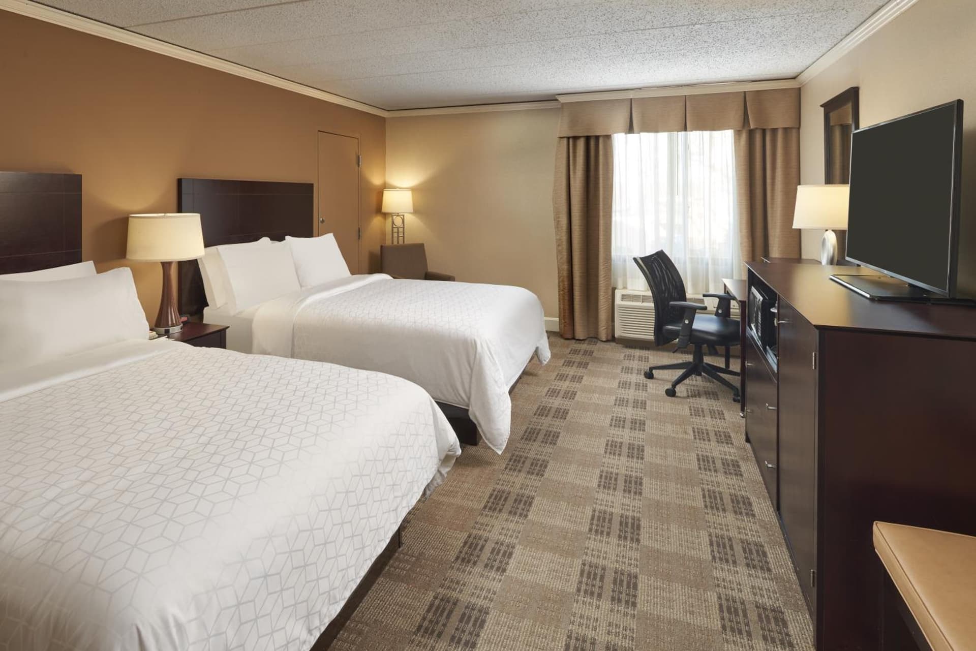 Wyndham Executive Center Columbia interior in Columbia, MO — gallery photo 2