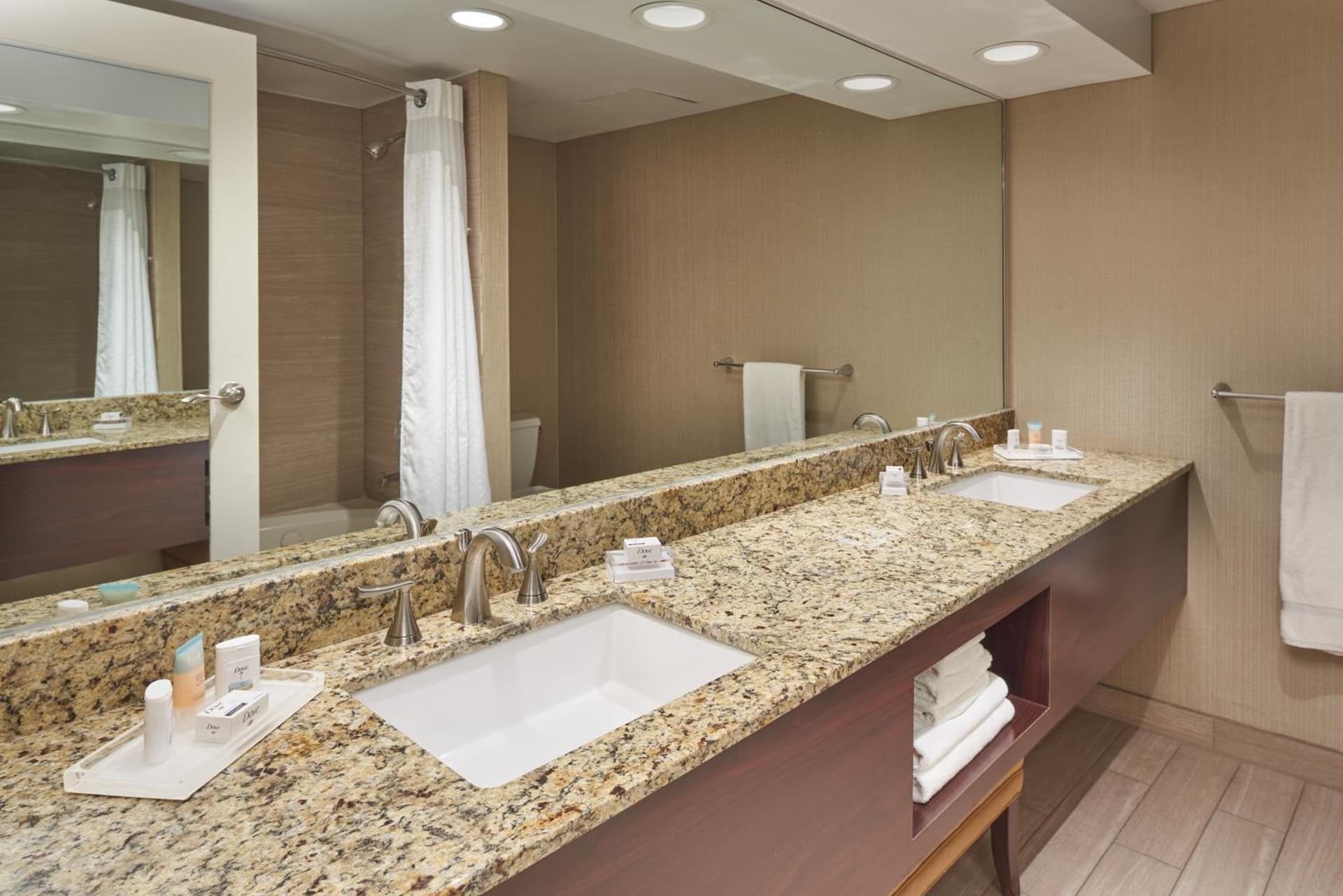 Wyndham Executive Center Columbia gallery photo in Columbia, MO — image 34