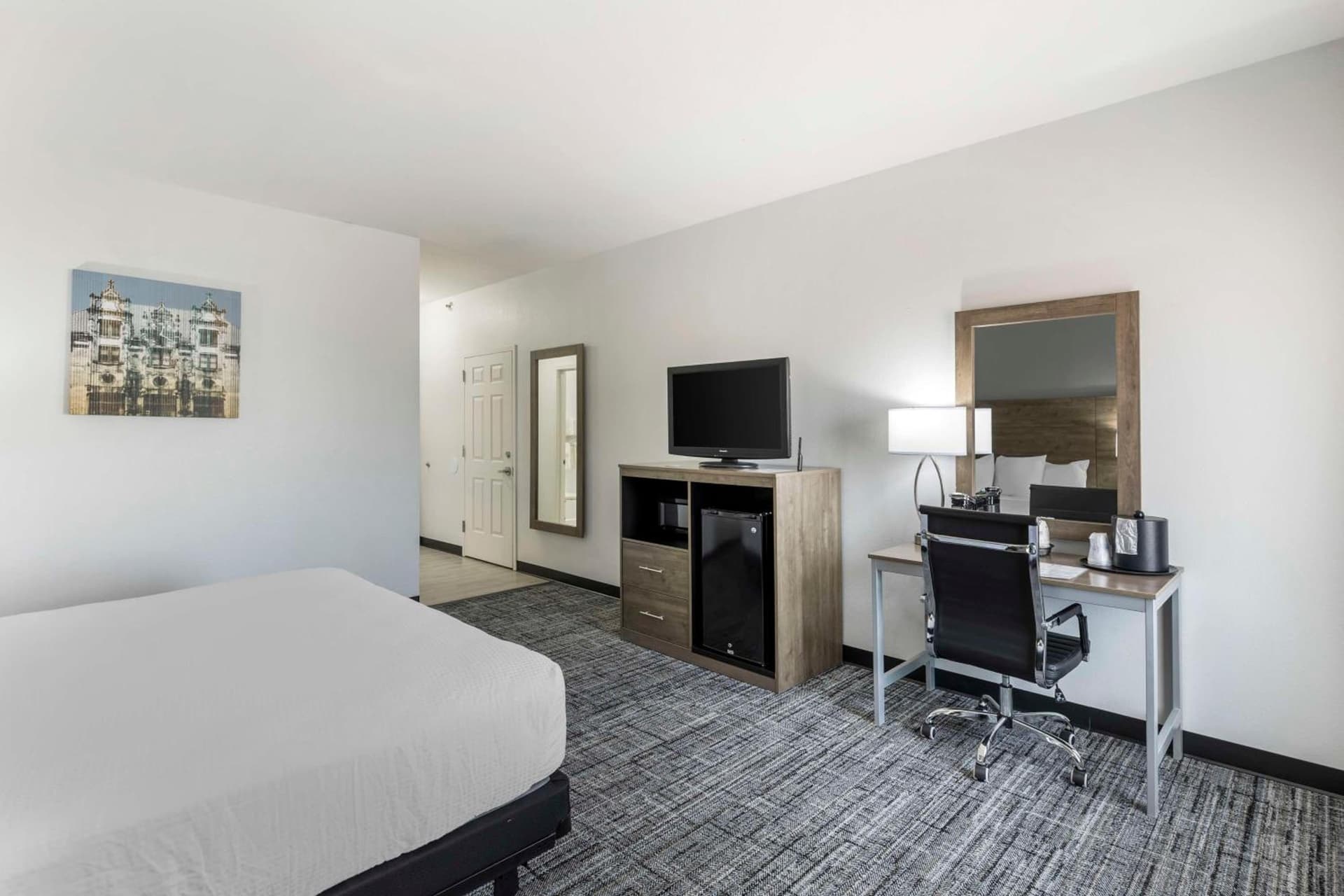 Best Western Plus MidAmerica Hotel interior in Mascoutah, IL — gallery photo 2