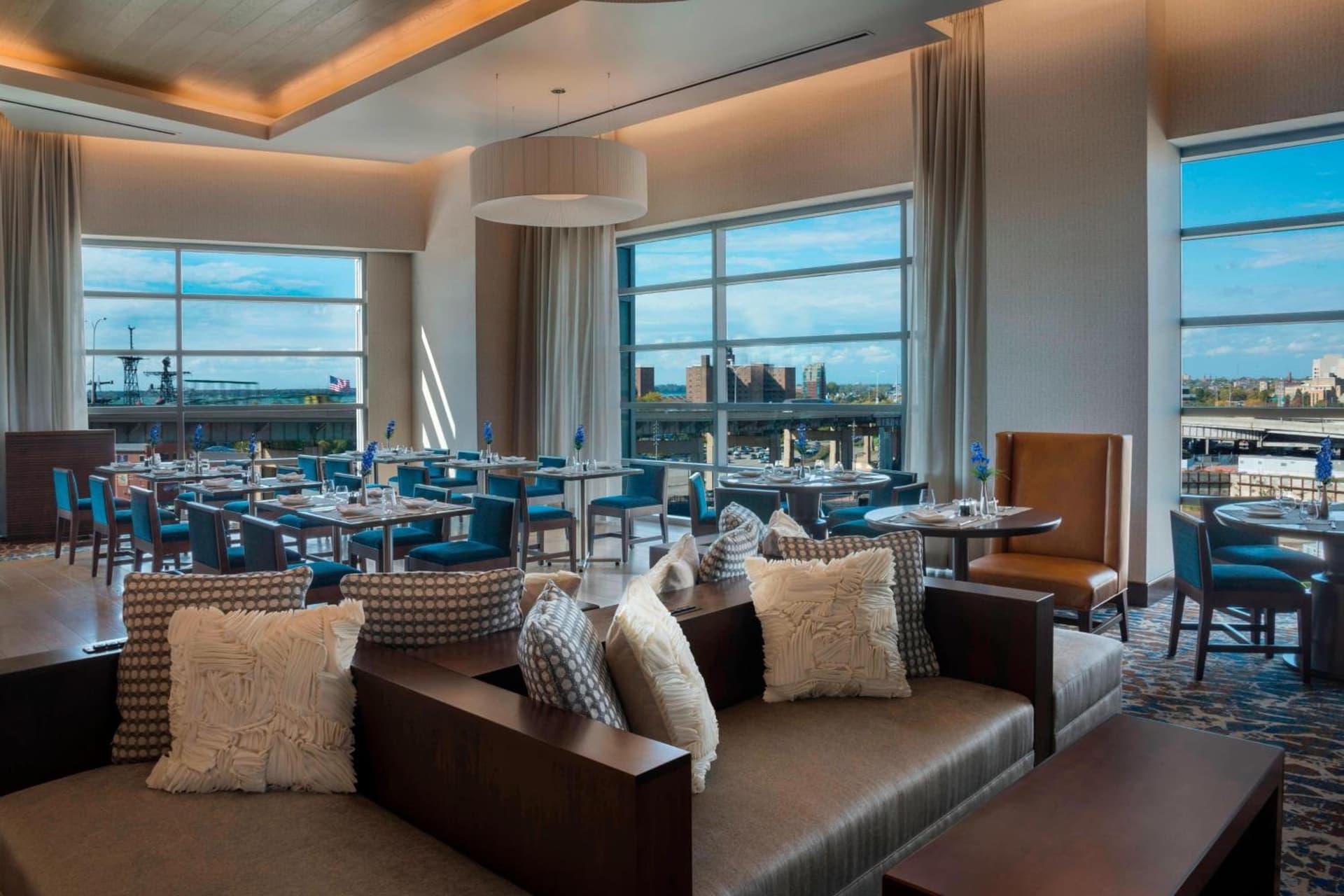 Buffalo Marriott at LECOM HARBORCENTER gallery photo in Buffalo, NY — image 34