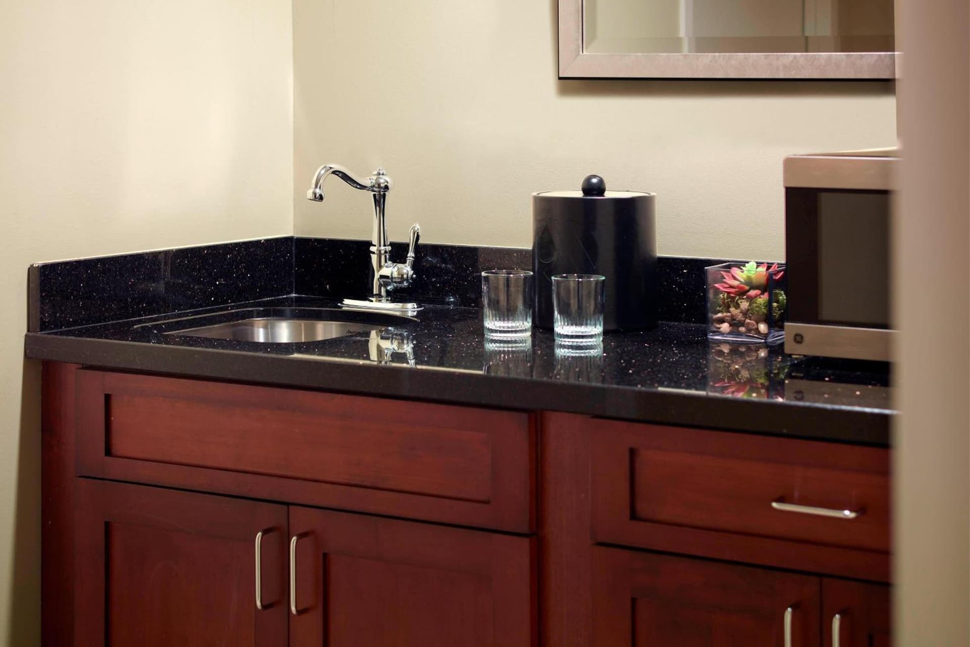 New Orleans Marriott Metairie At Lakeway gallery photo in Metairie, LA — image 11