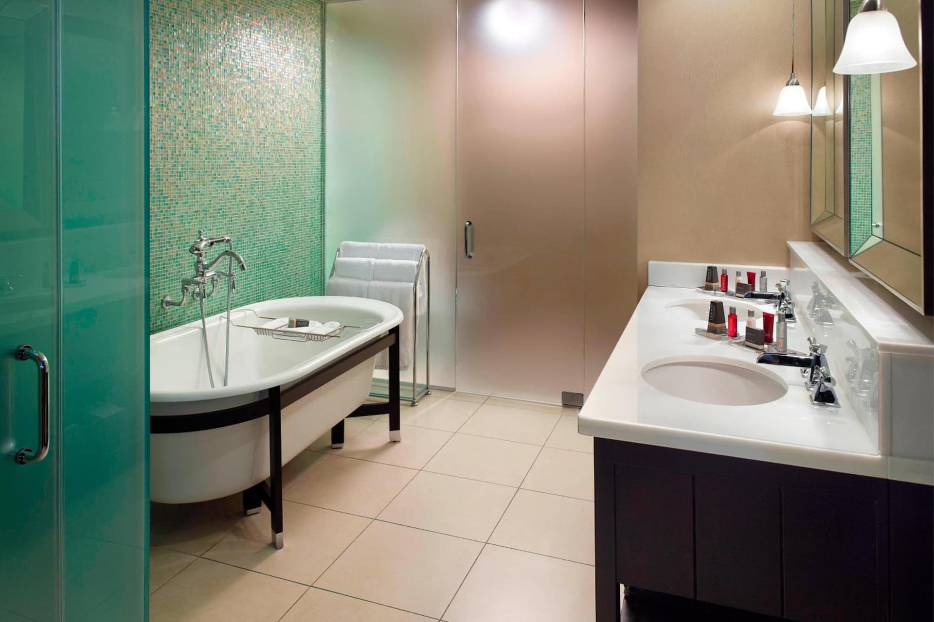 New Orleans Marriott Metairie At Lakeway gallery photo in Metairie, LA — image 17