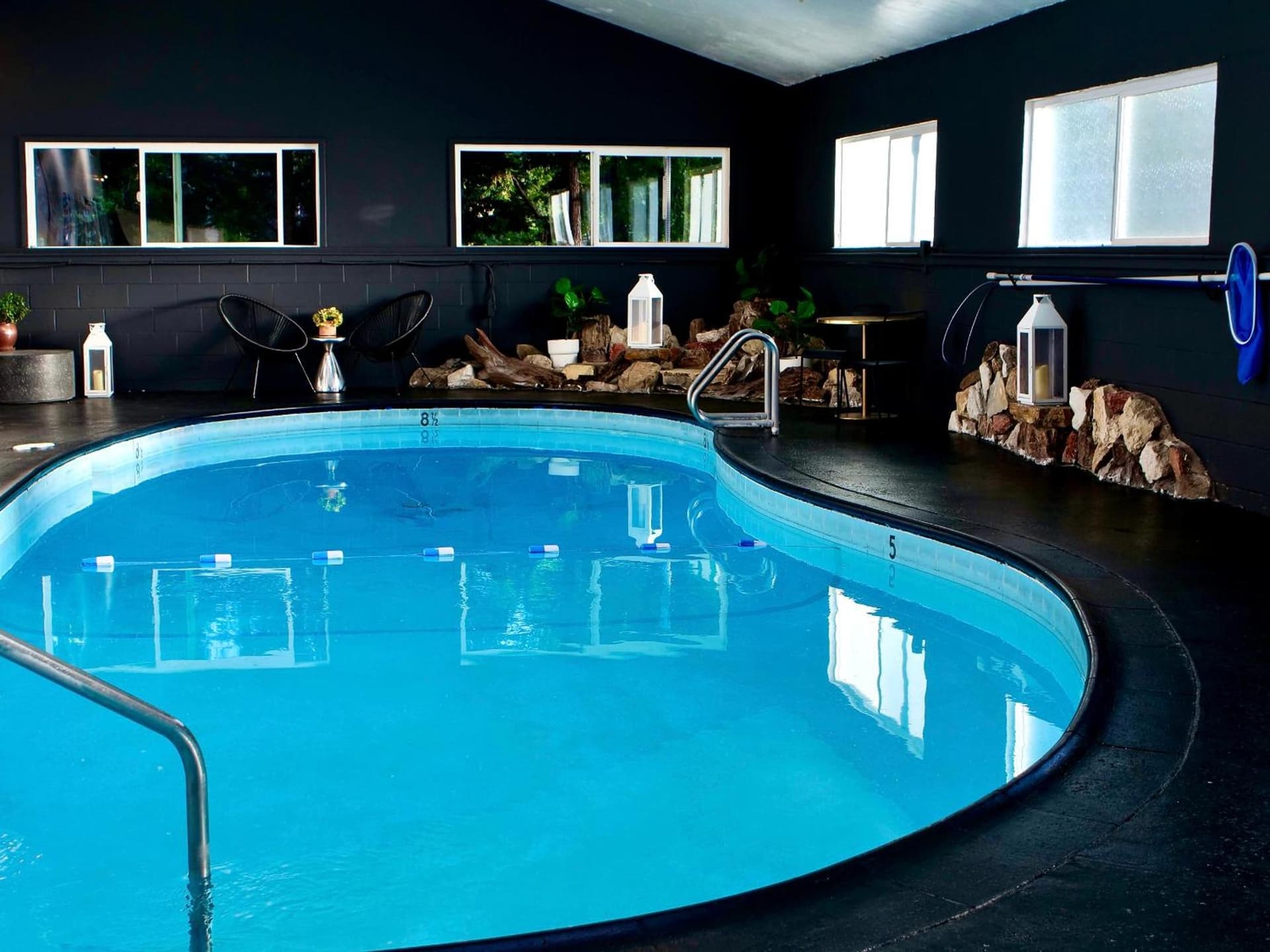 Sierra Blue Hotel & Swim Club interior in Big Bear Lake, CA — gallery photo 2