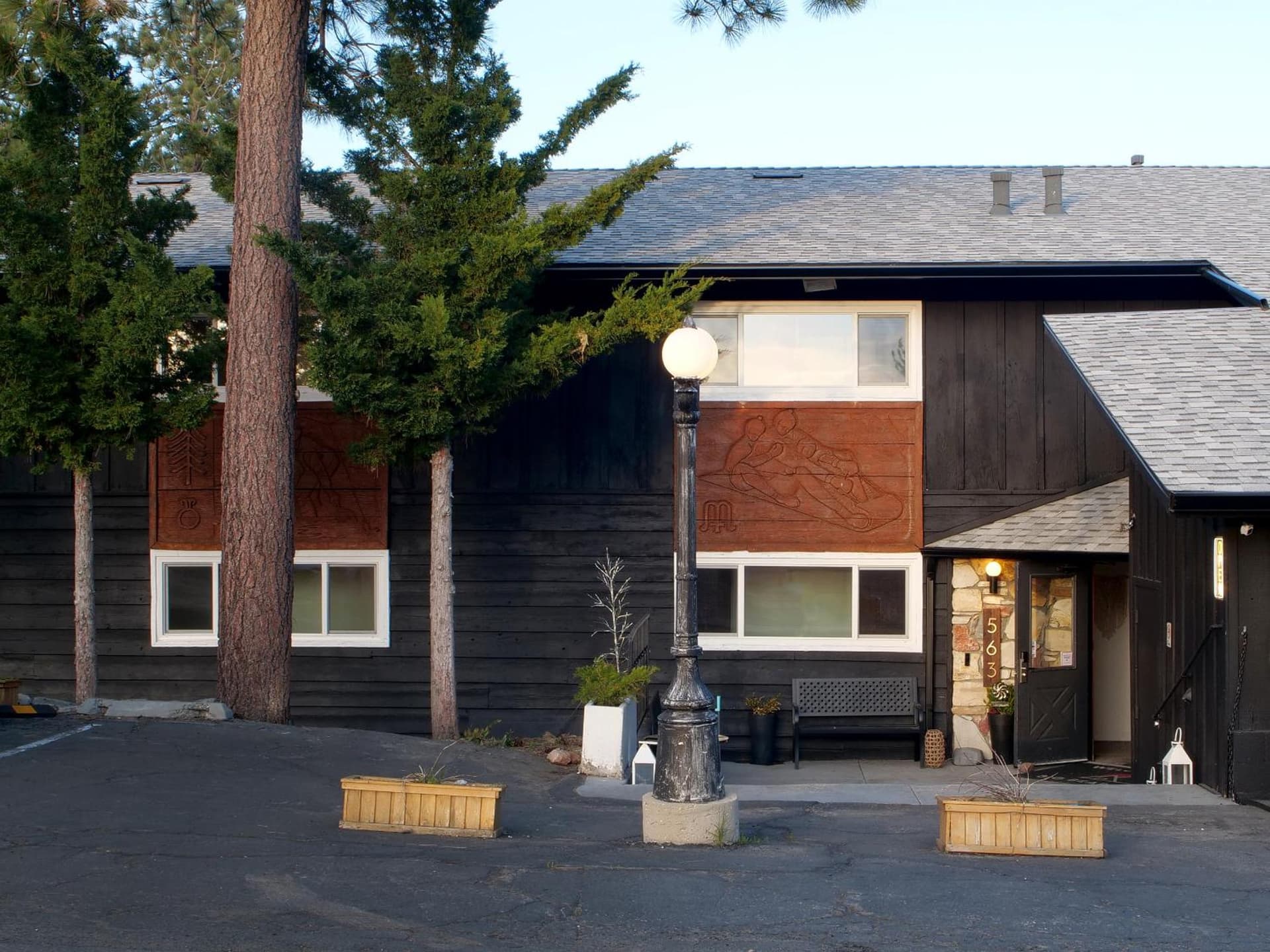Sierra Blue Hotel & Swim Club featured exterior or lobby in Big Bear Lake, CA — similar hotel
