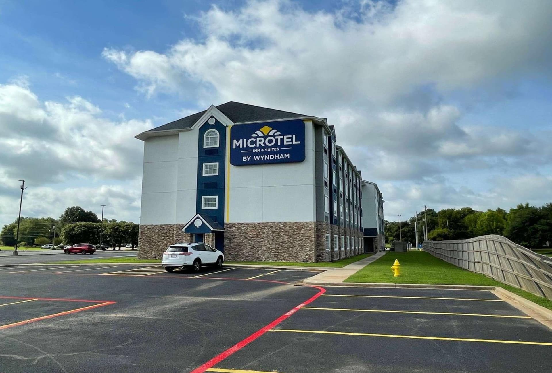 Microtel Inn & Suites by Wyndham Bossier City interior in Bossier City, LA — gallery photo 2