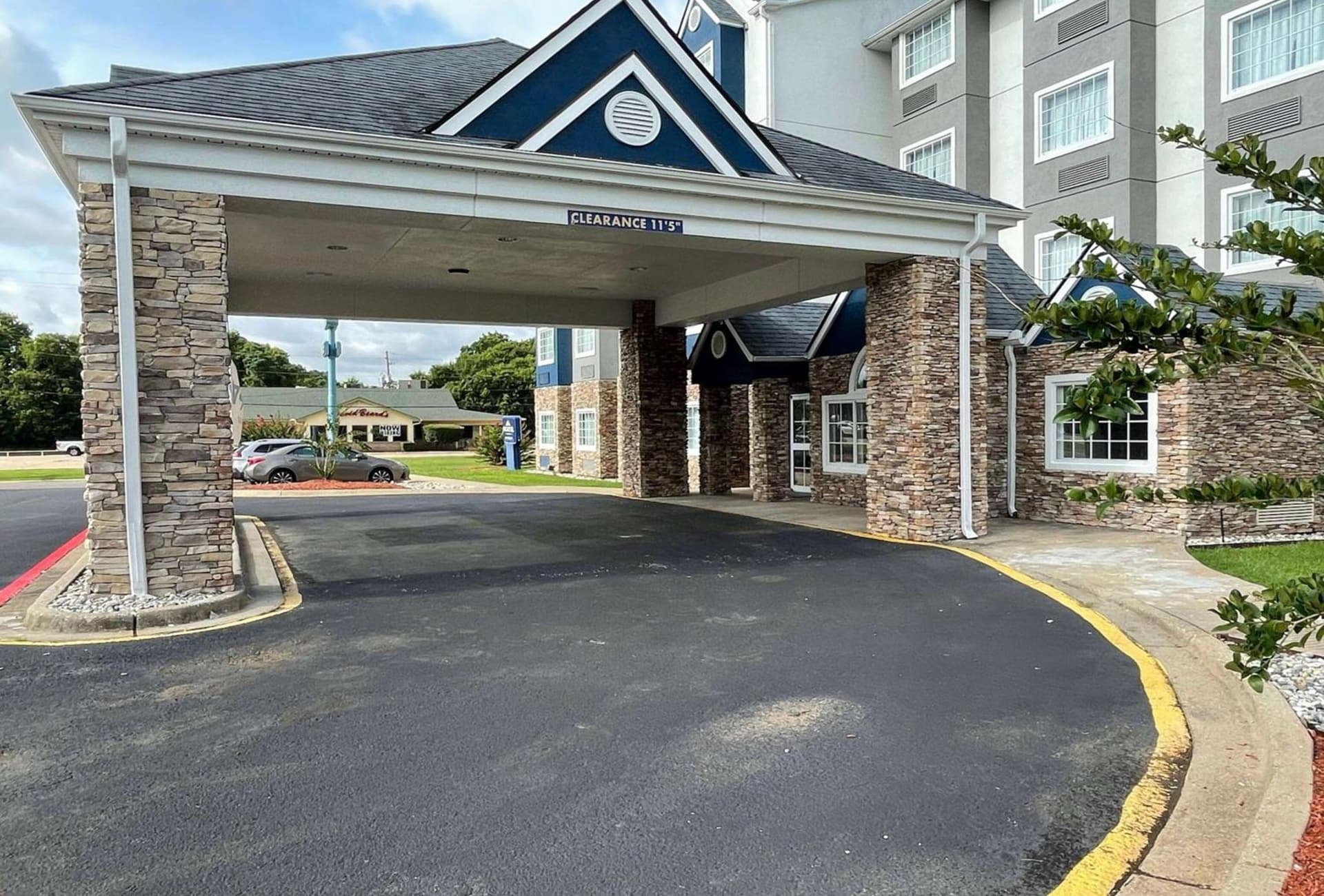 Microtel Inn & Suites by Wyndham Bossier City property views in Bossier City, LA — gallery photo 3