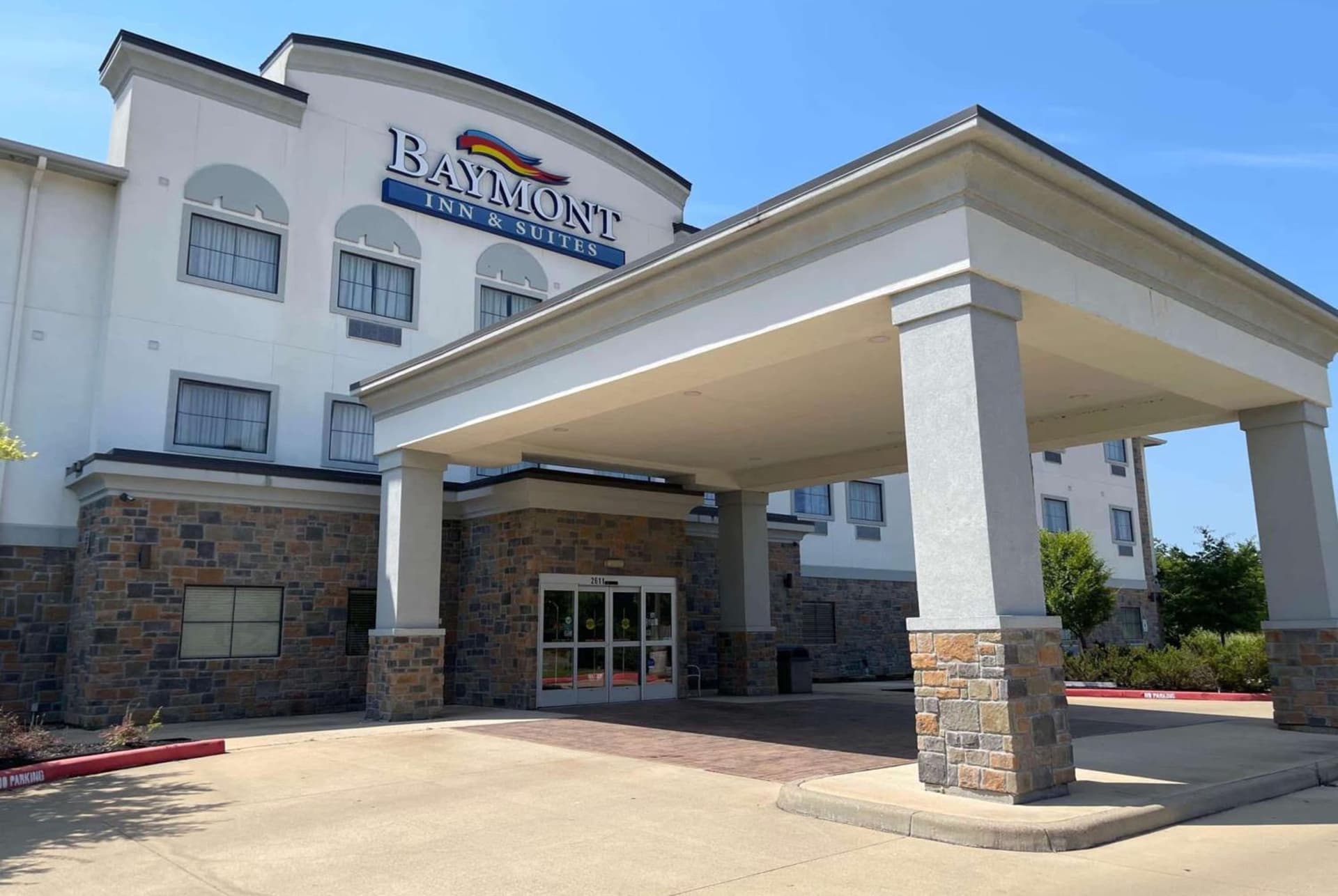 Baymont by Wyndham College Station interior in College Station, TX — gallery photo 2