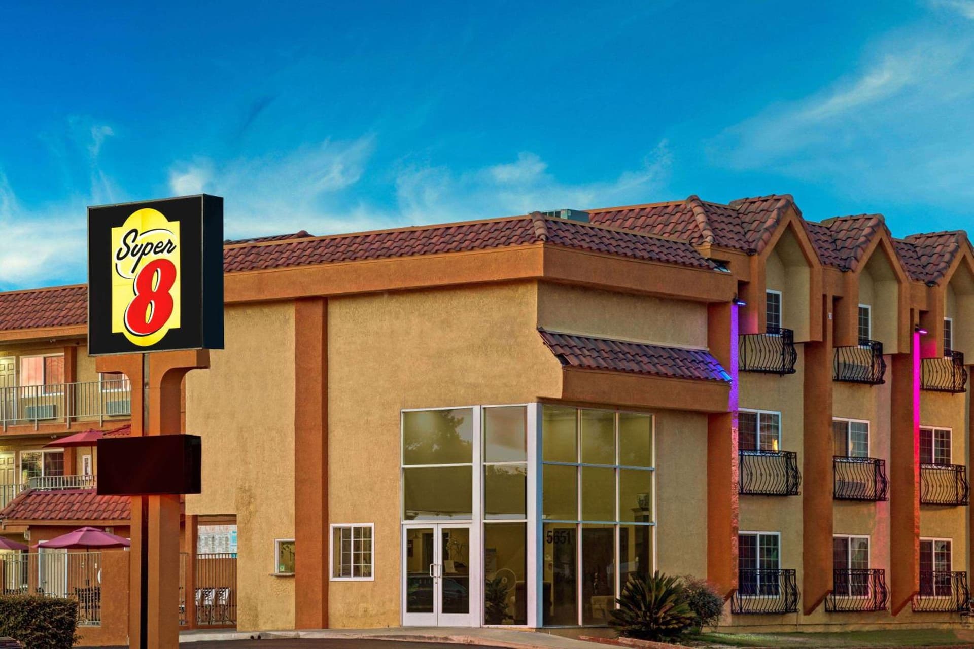 Super 8 by Wyndham Cypress Buena Park Area interior in Cypress, CA — gallery photo 2