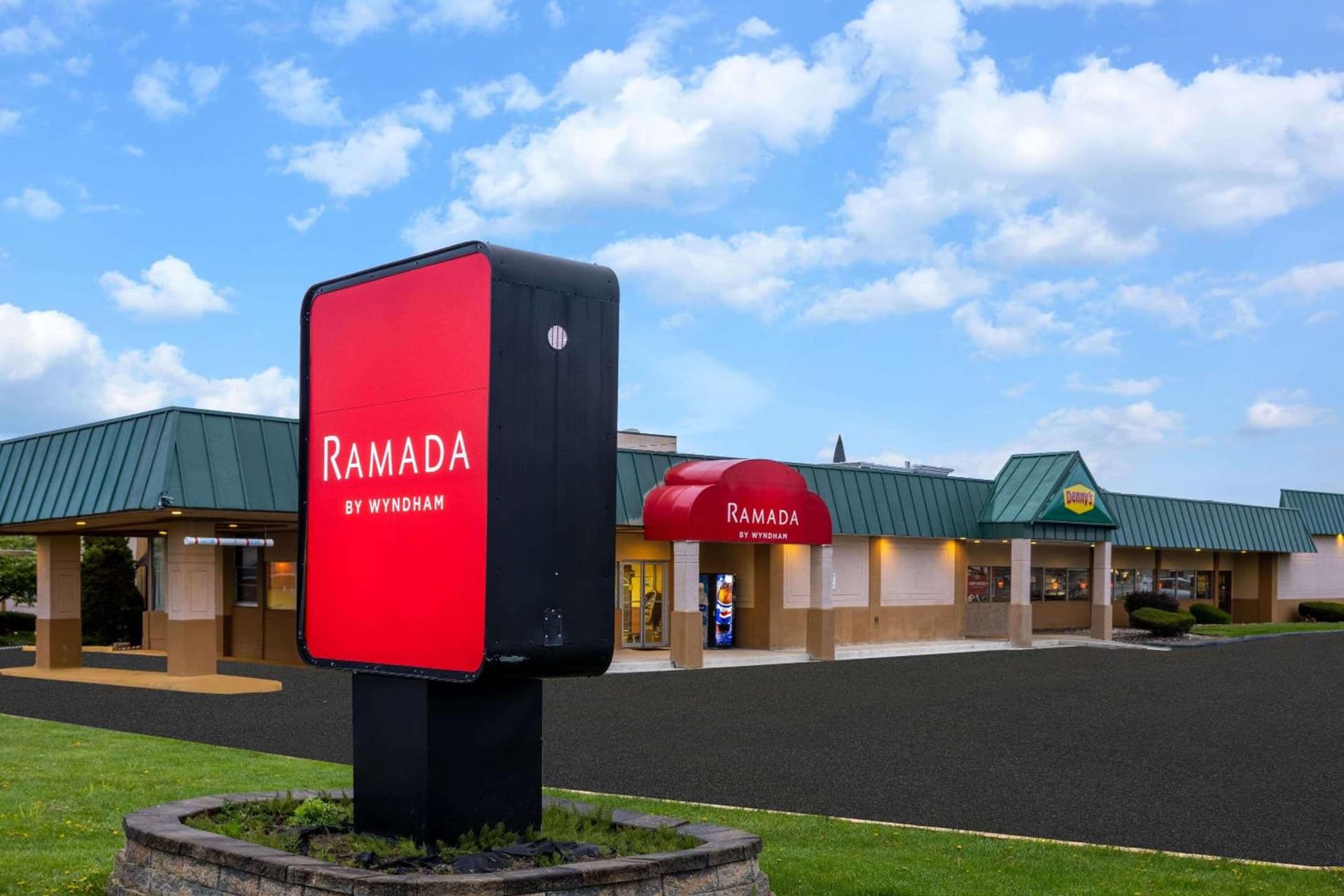 Ramada by Wyndham Rome - Verona featured exterior or lobby in Rome, NY — similar hotel