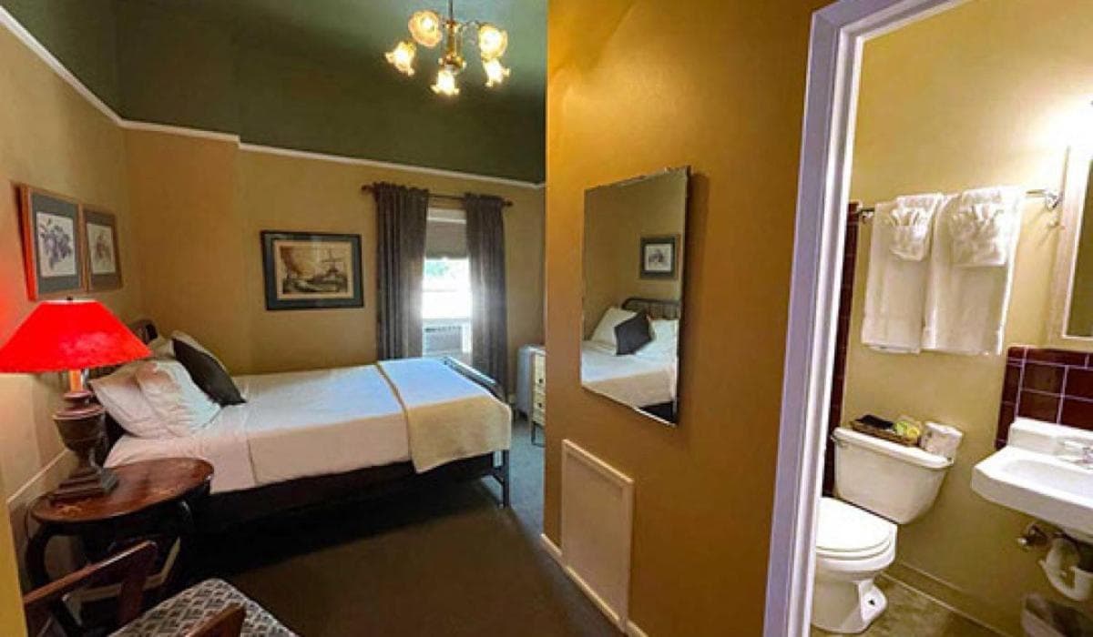 Weatherford Hotel interior in Flagstaff, AZ — gallery photo 2