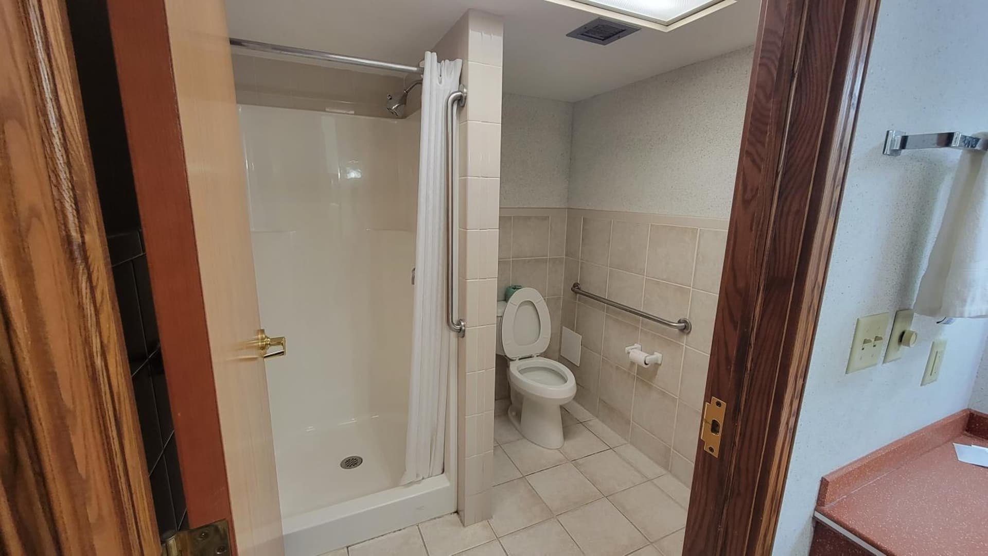 Ramada by Wyndham Saginaw Hotel & Suites property views in Saginaw, MI — gallery photo 3