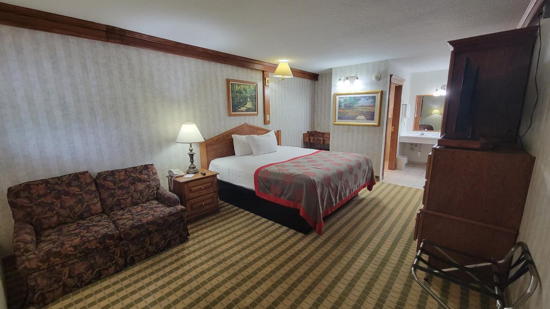 Ramada by Wyndham Saginaw Hotel & Suites gallery photo in Saginaw, MI — image 27