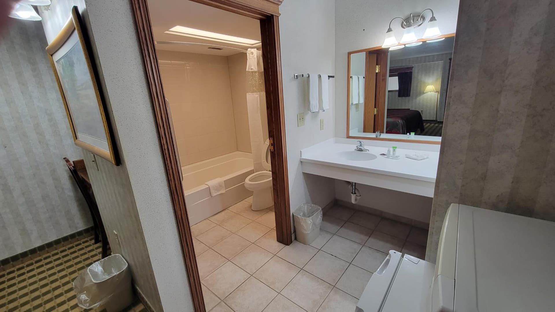 Ramada by Wyndham Saginaw Hotel & Suites gallery photo in Saginaw, MI — image 39