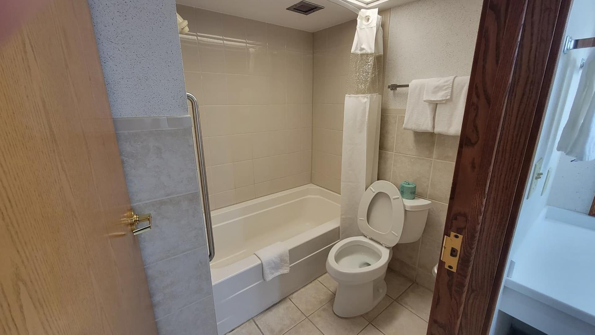 Ramada by Wyndham Saginaw Hotel & Suites gallery photo in Saginaw, MI — image 29