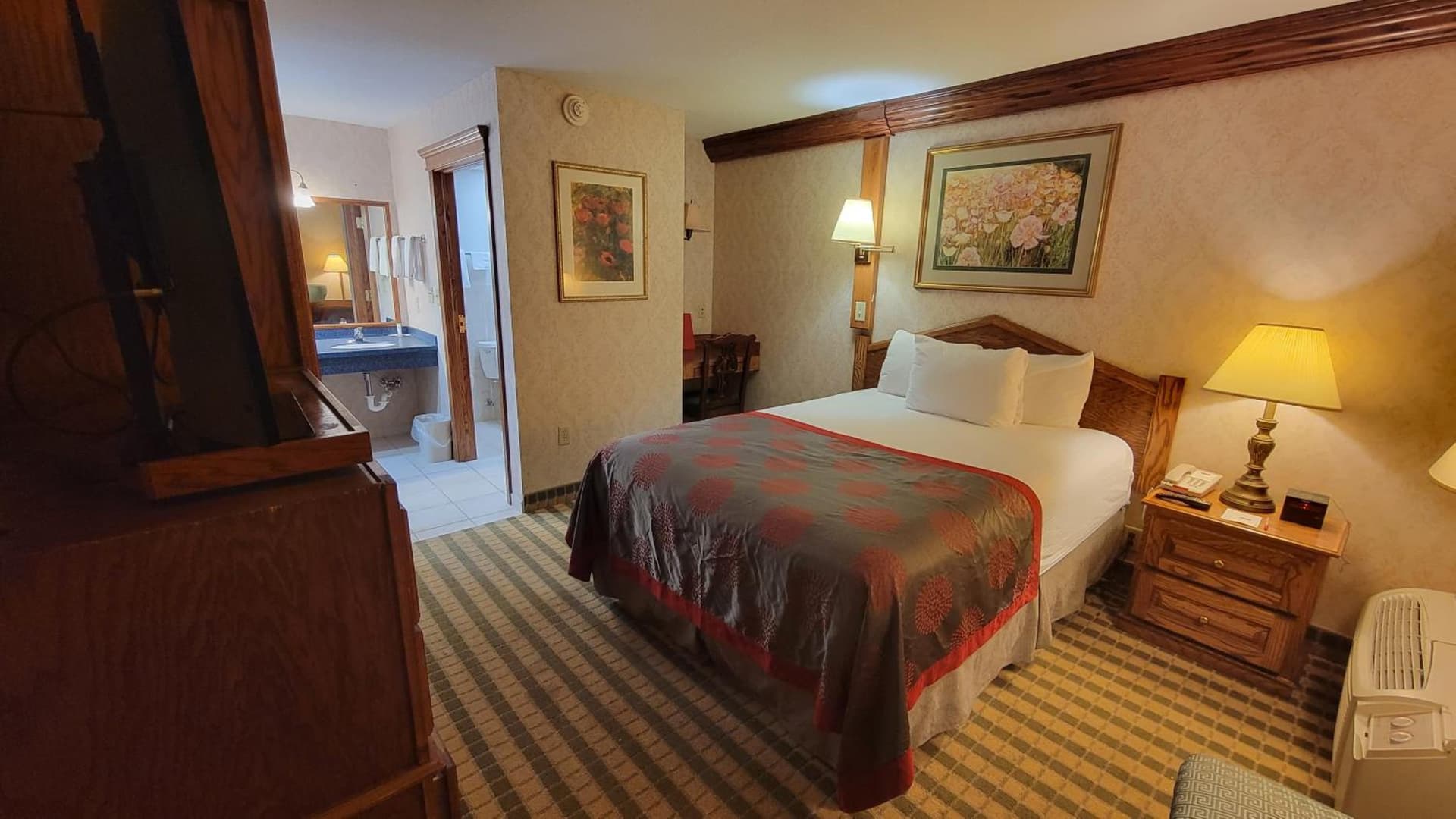 Ramada by Wyndham Saginaw Hotel & Suites gallery photo in Saginaw, MI — image 37