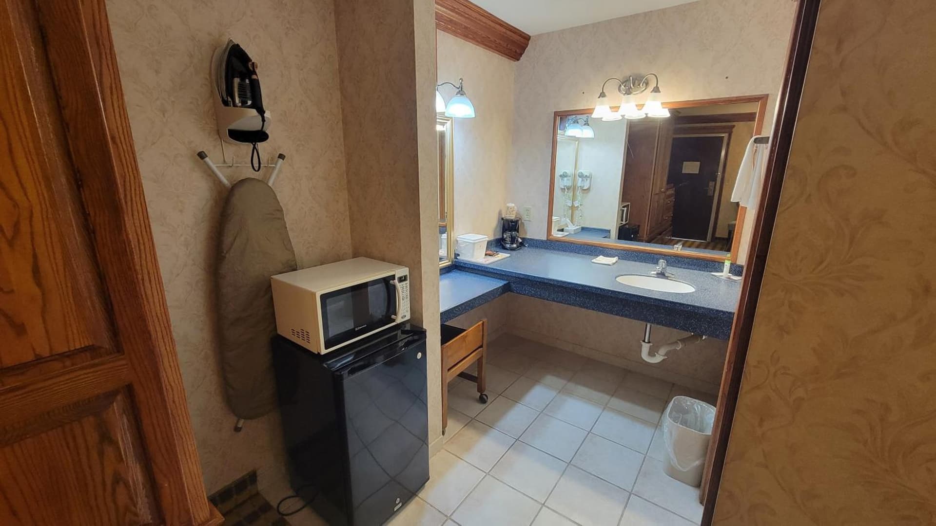 Ramada by Wyndham Saginaw Hotel & Suites gallery photo in Saginaw, MI — image 19