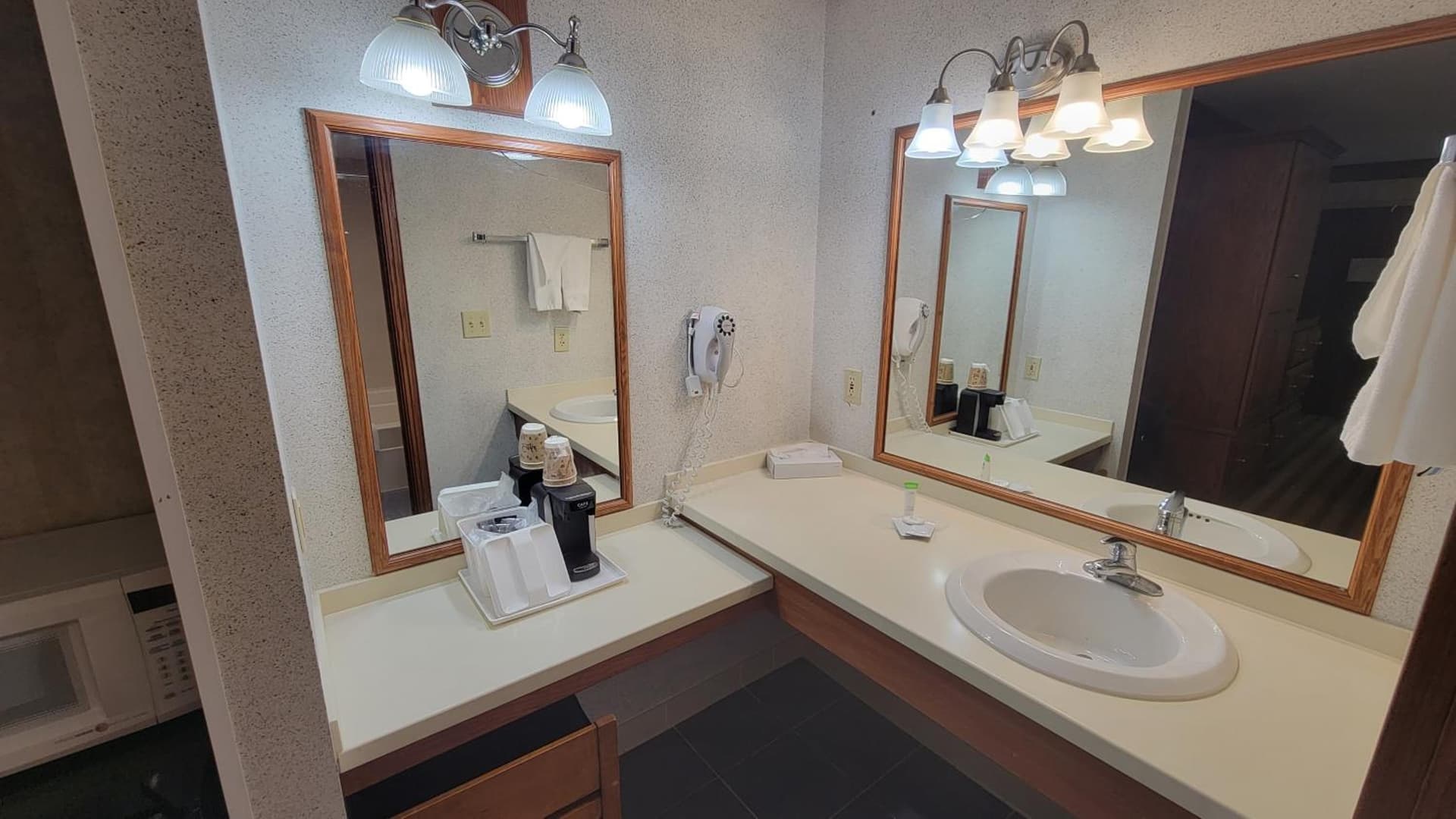 Ramada by Wyndham Saginaw Hotel & Suites gallery photo in Saginaw, MI — image 53