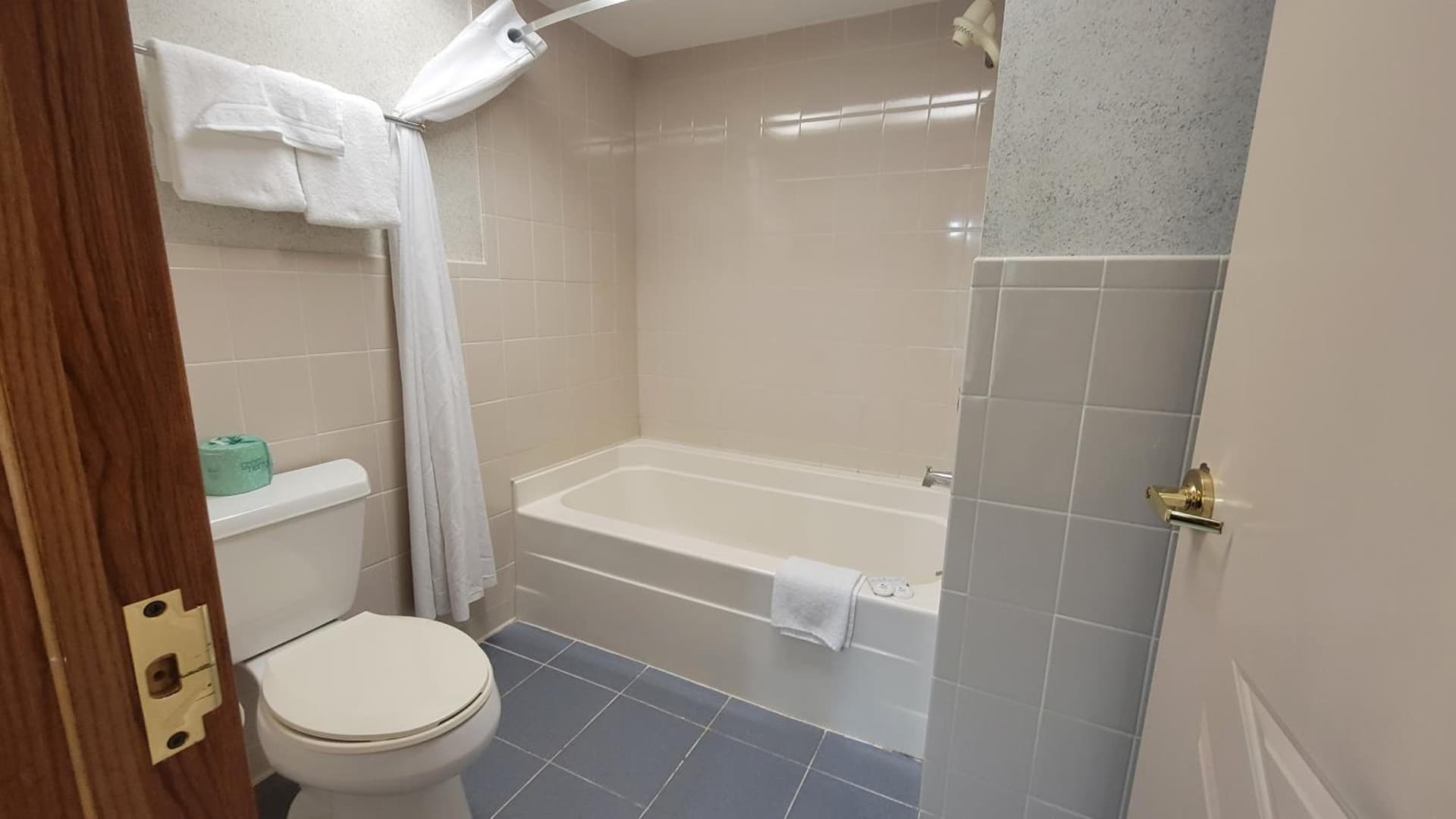 Ramada by Wyndham Saginaw Hotel & Suites property views in Saginaw, MI — gallery photo 3