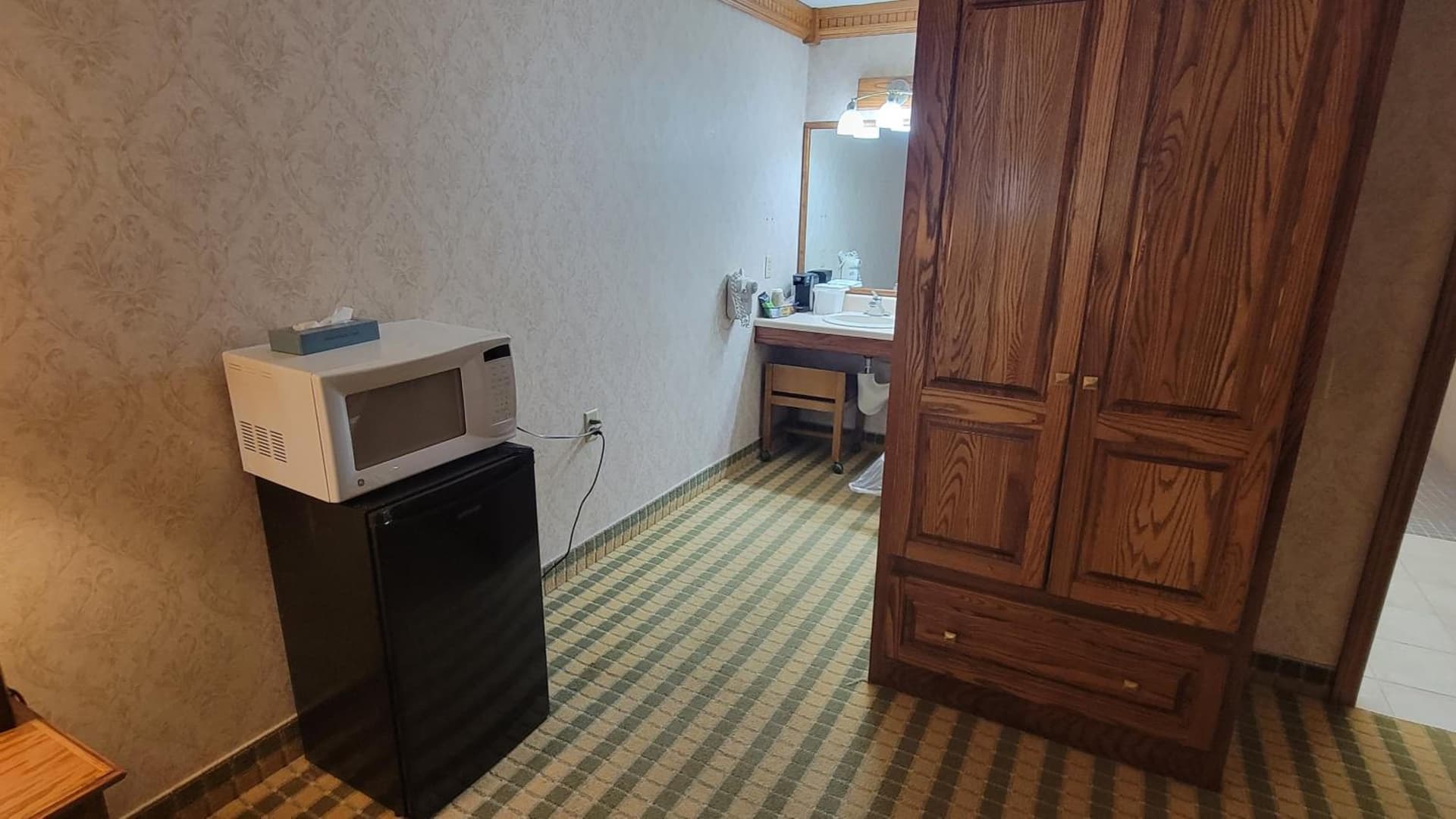 Ramada by Wyndham Saginaw Hotel & Suites gallery photo in Saginaw, MI — image 31