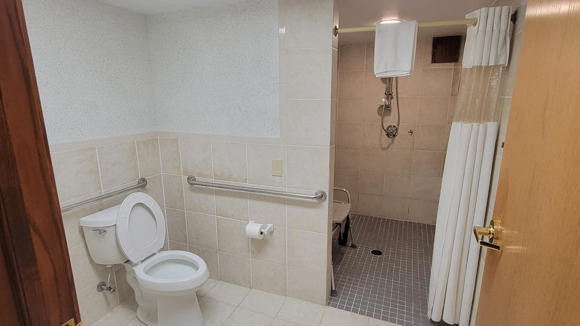 Ramada by Wyndham Saginaw Hotel & Suites gallery photo in Saginaw, MI — image 21