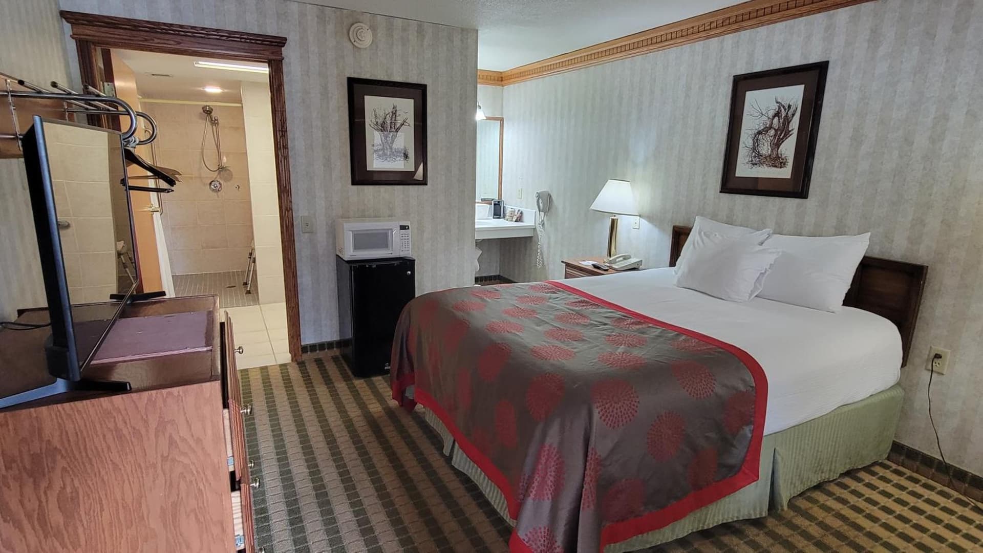 Ramada by Wyndham Saginaw Hotel & Suites gallery photo in Saginaw, MI — image 7