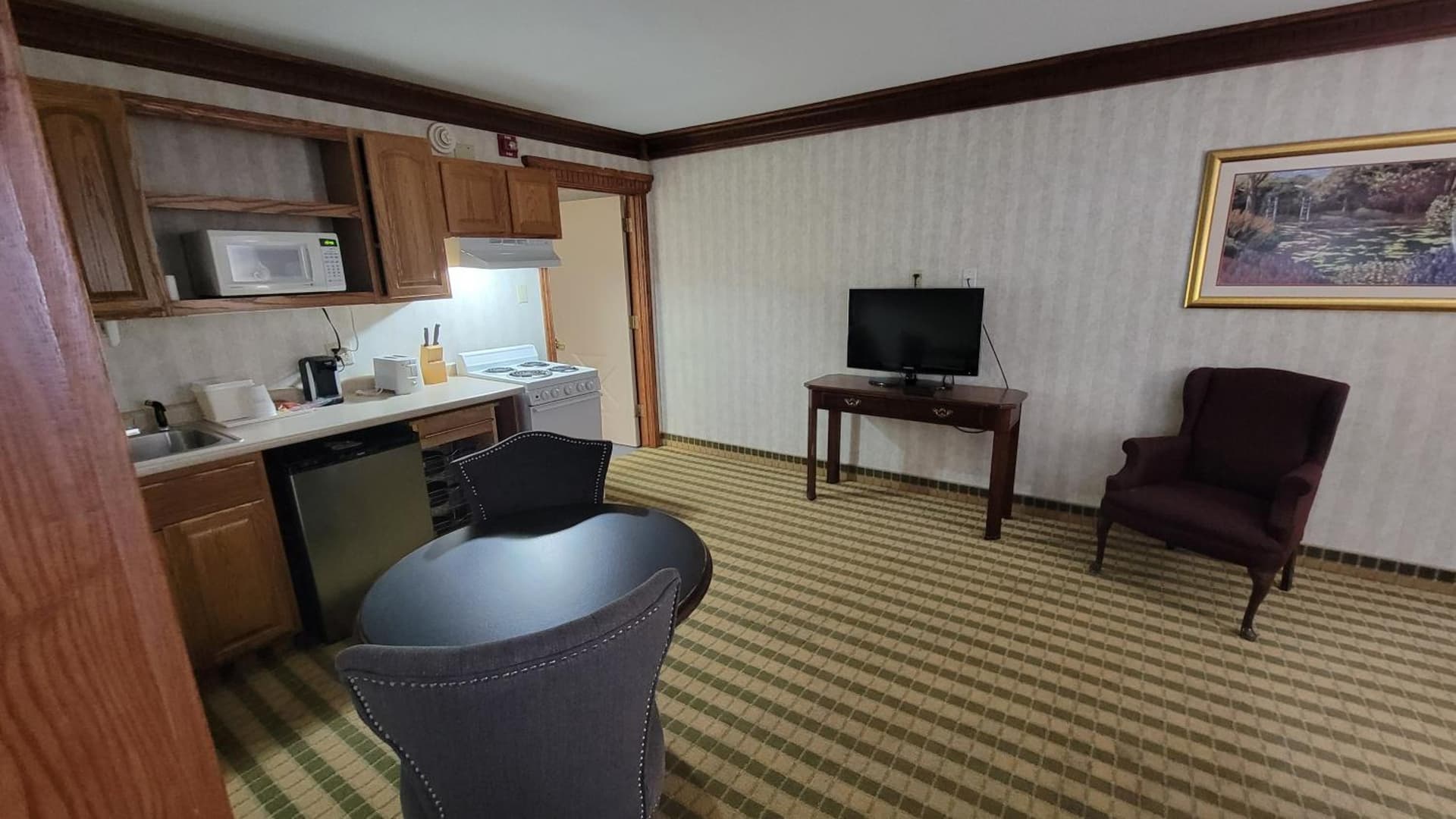Ramada by Wyndham Saginaw Hotel & Suites interior in Saginaw, MI — gallery photo 2