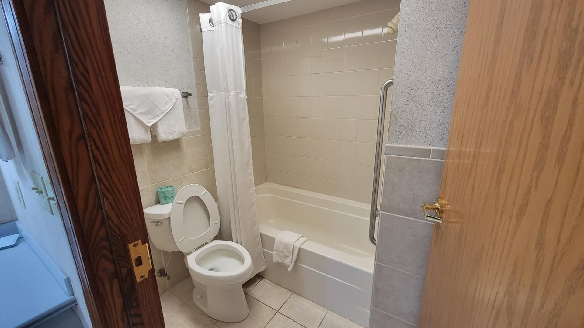 Ramada by Wyndham Saginaw Hotel & Suites gallery photo in Saginaw, MI — image 22