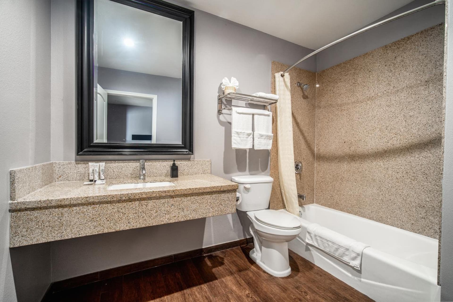 LYFE INN & SUITES by AGA - LAX Airport gallery photo in Inglewood, CA — image 24