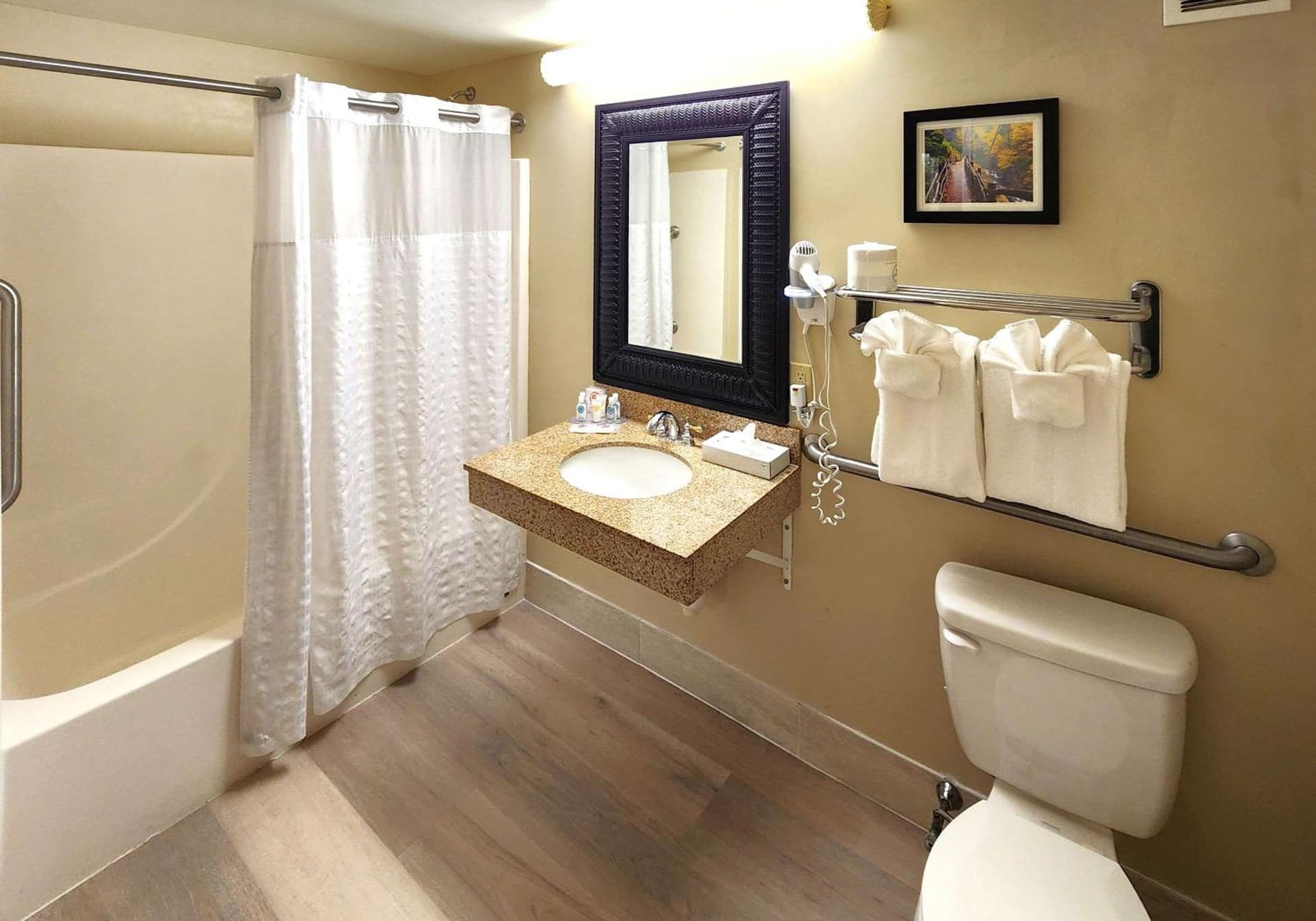 Comfort Inn & Suites Mount Pocono gallery photo in Mount Pocono, PA — image 9