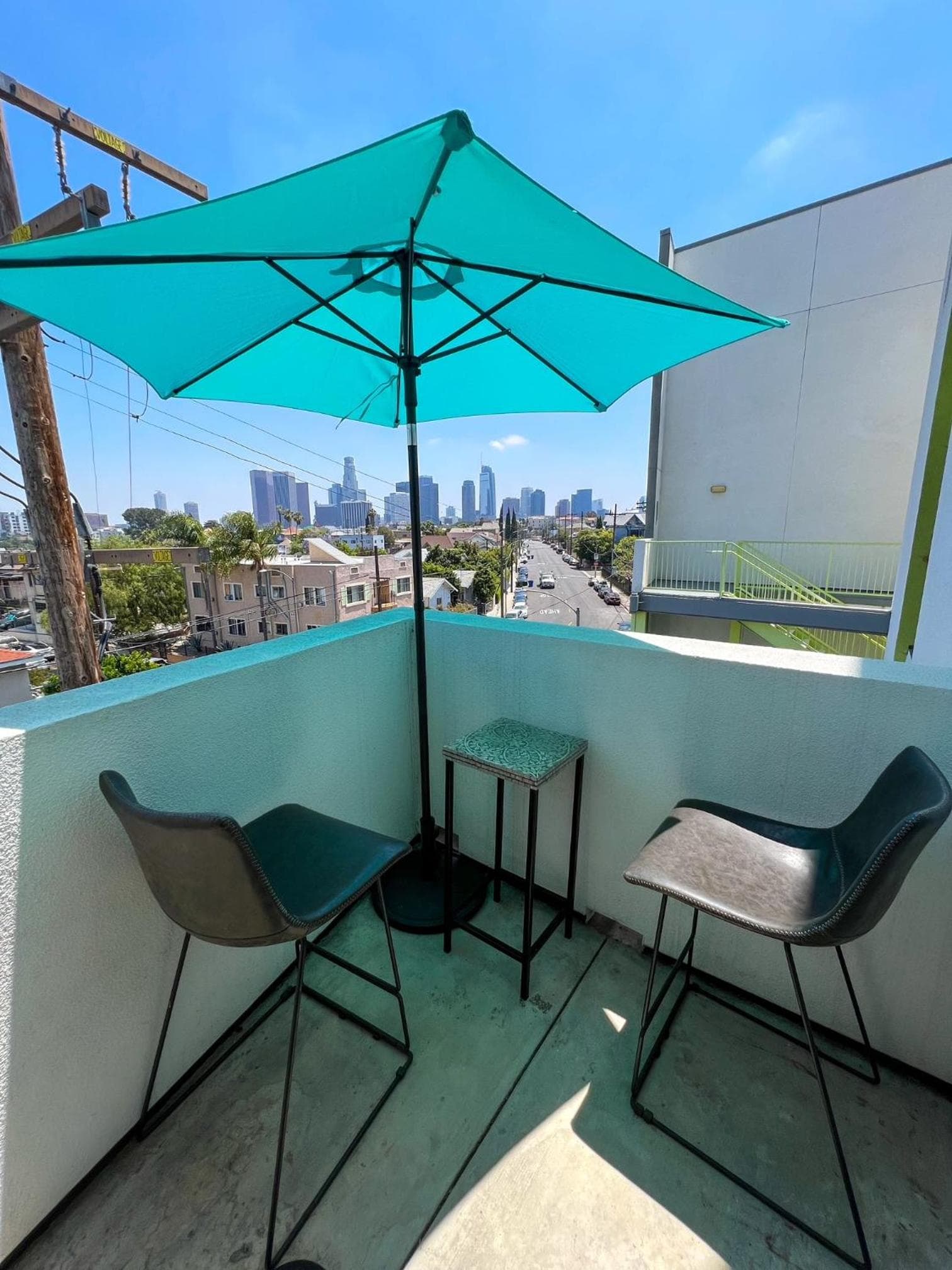 LUXURY LA PENTHOUSE PRIME LOCATION Min from HOLLYWOOD and DOWNTOWN interior in Los Angeles, CA — gallery photo 2