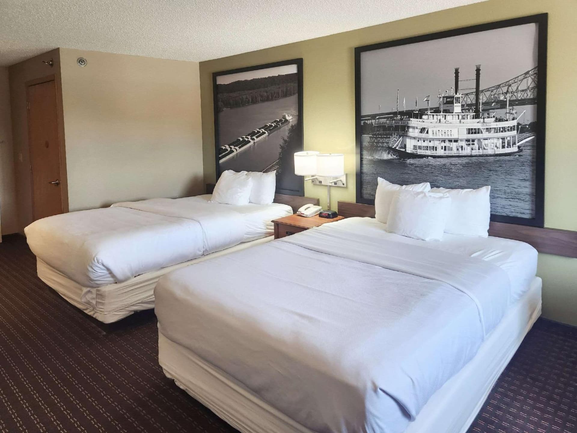 MainStay Suites LeClaire - Quad Cities interior in Le Claire, IA — gallery photo 2