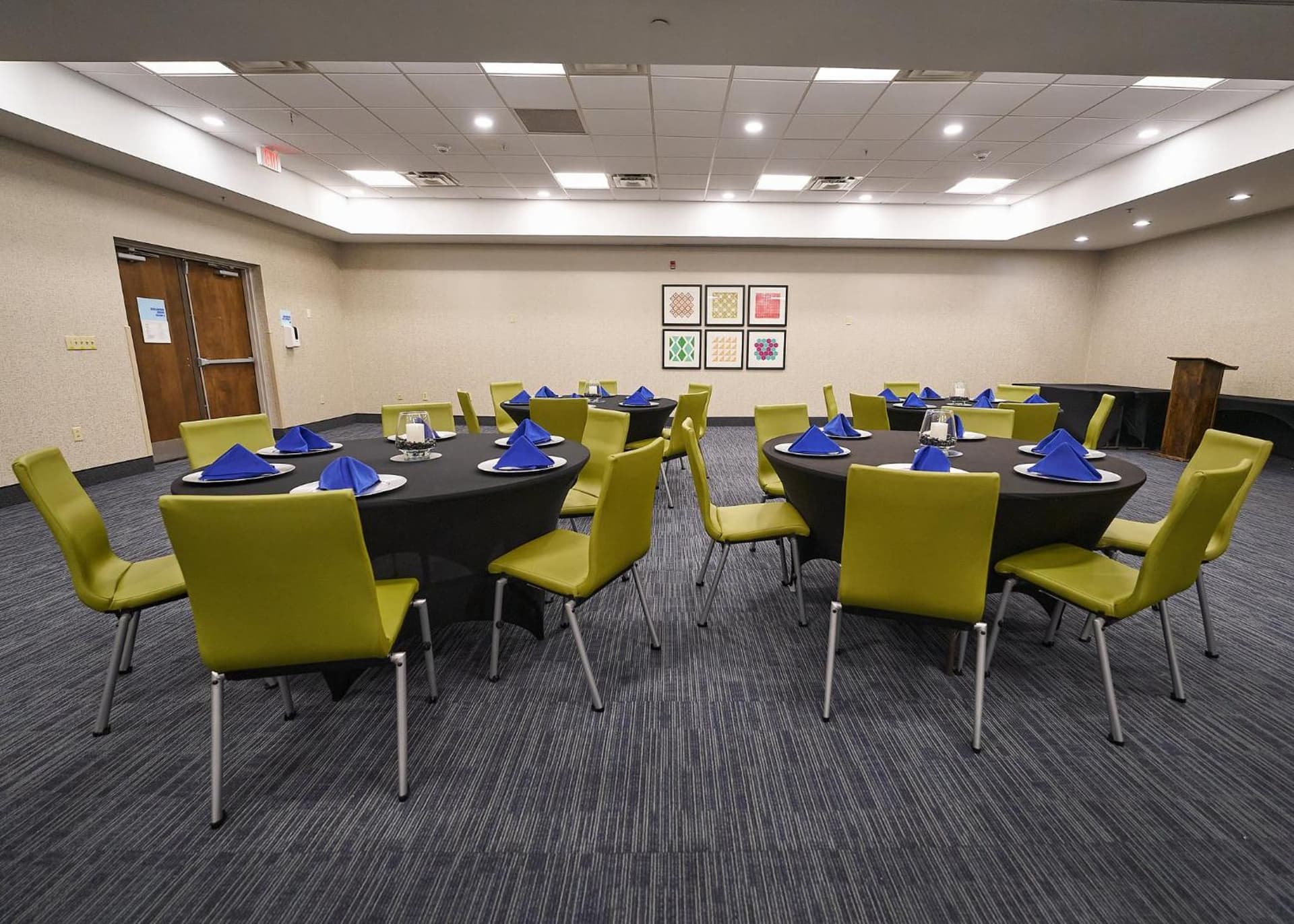 Holiday Inn Express Charleston-Civic Center by IHG gallery photo in Charleston, WV — image 7