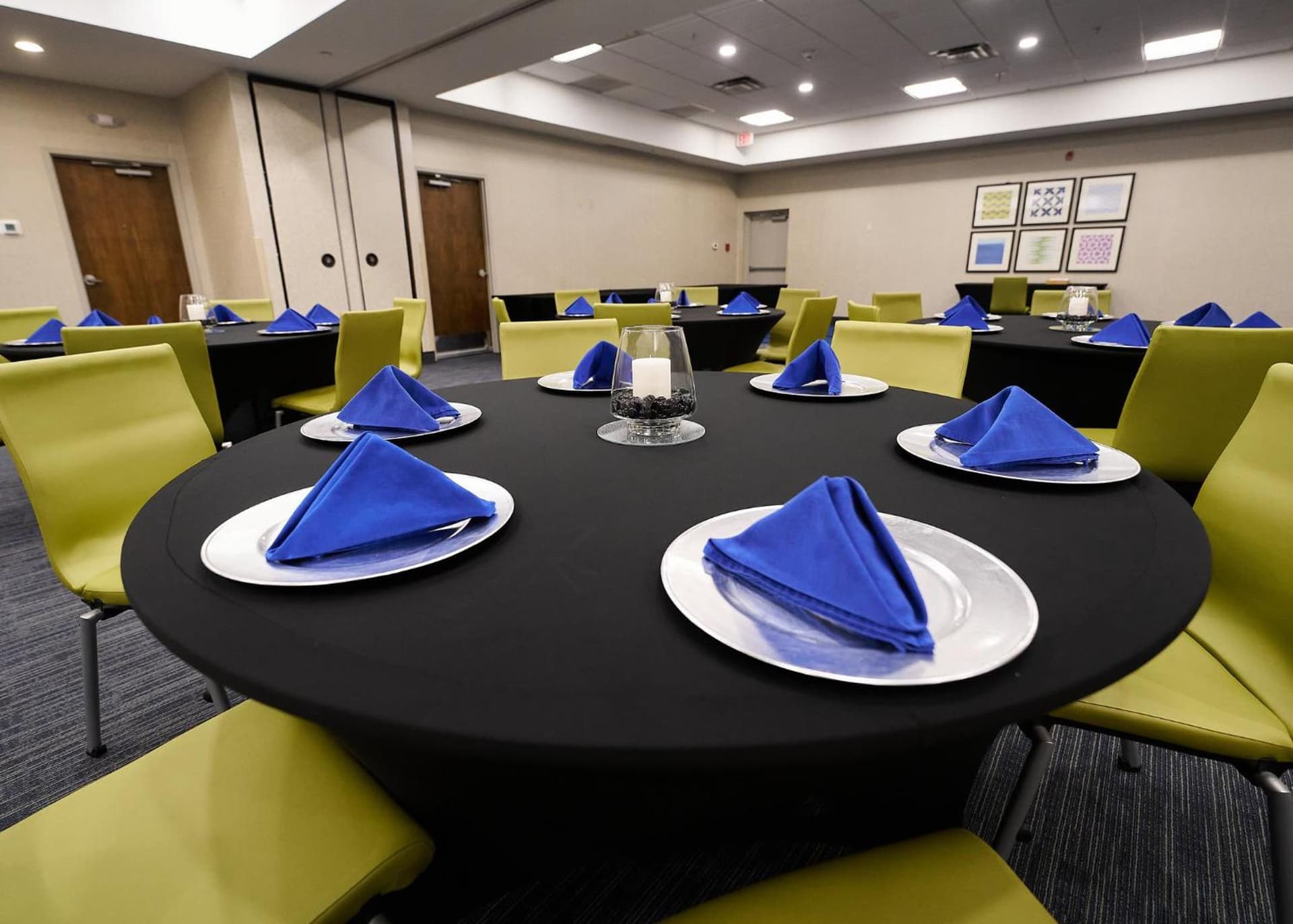Holiday Inn Express Charleston-Civic Center by IHG gallery photo in Charleston, WV — image 11