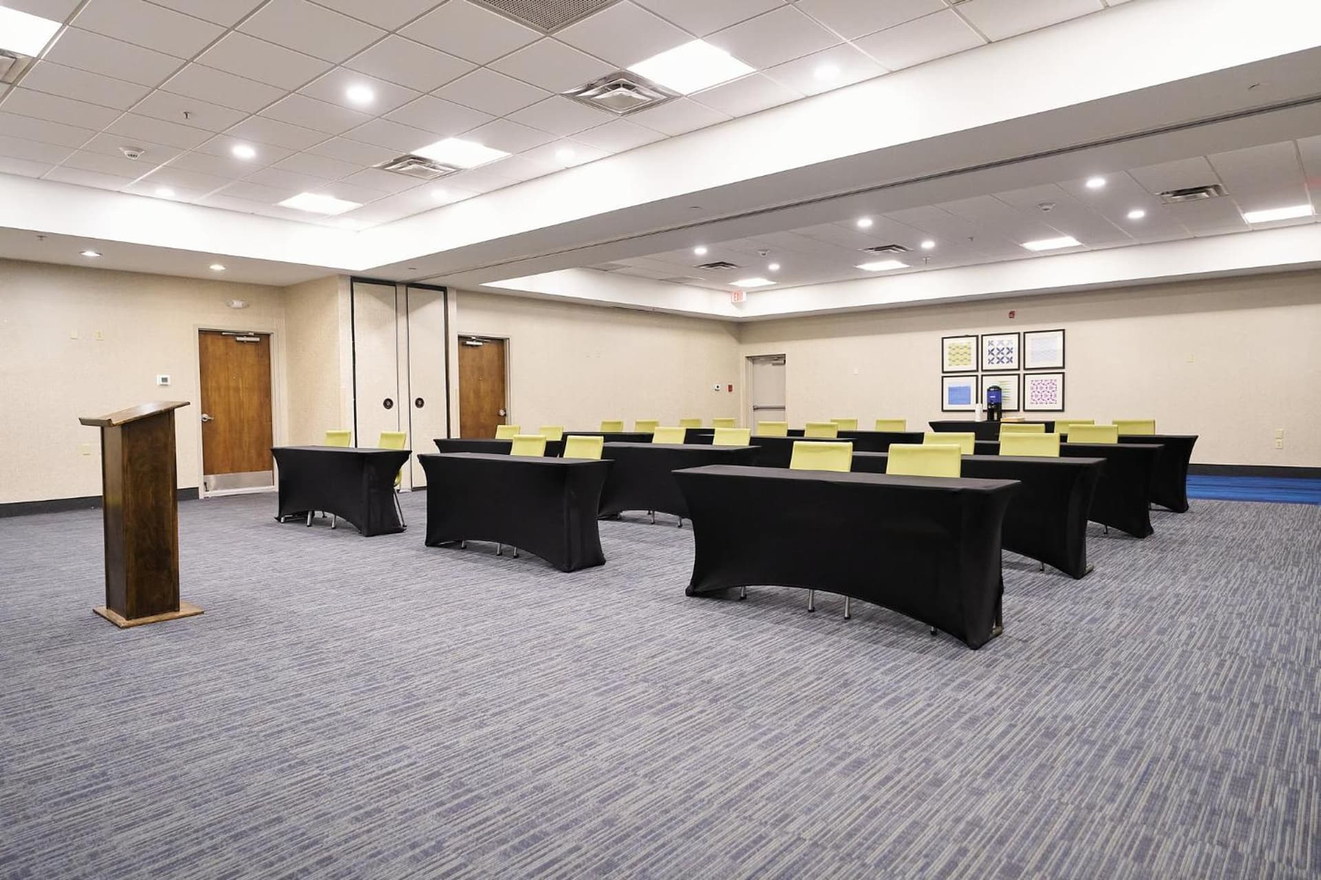 Holiday Inn Express Charleston-Civic Center by IHG gallery photo in Charleston, WV — image 15