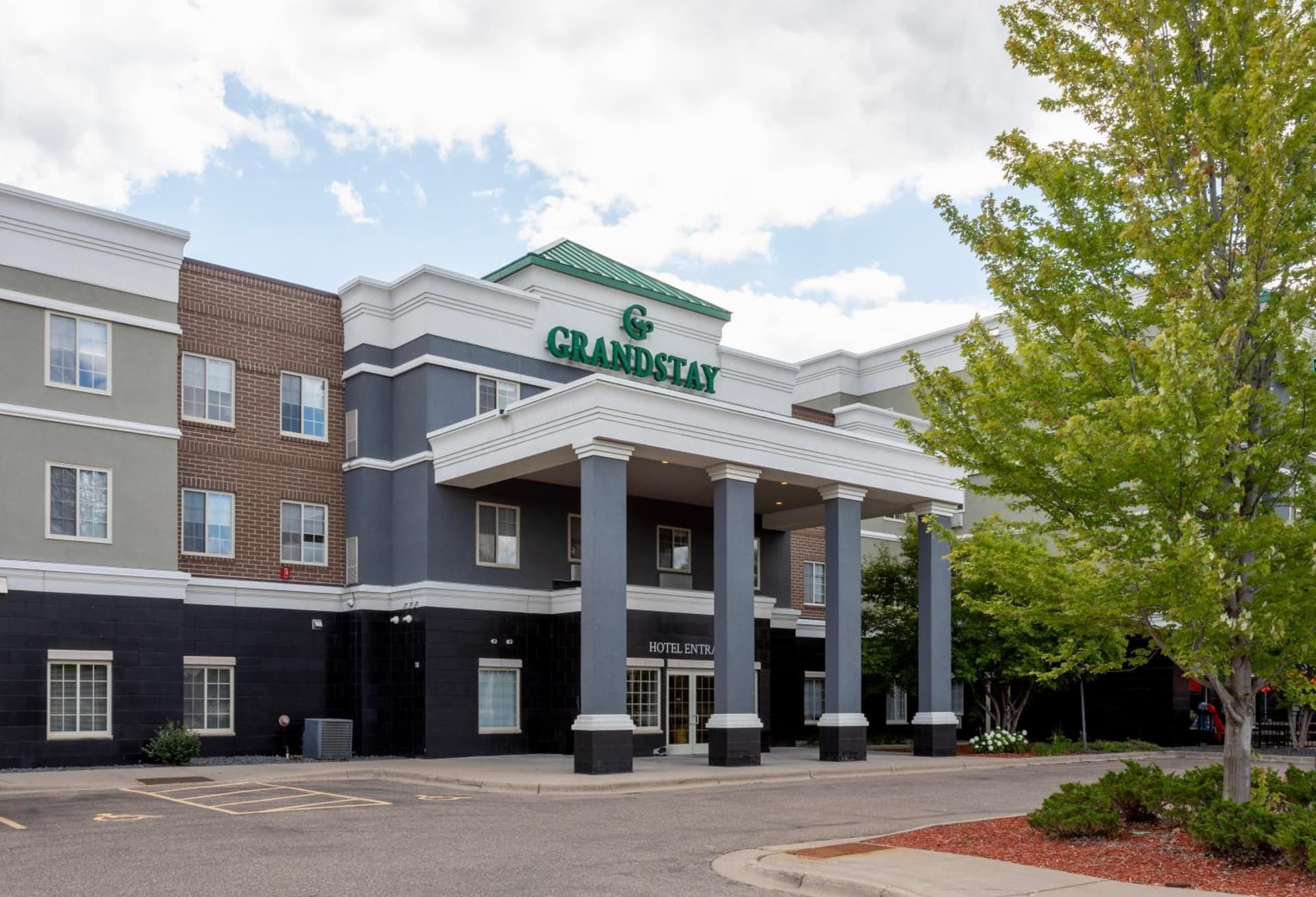 Grandstay Apple Valley featured exterior or lobby in Apple Valley, MN — similar hotel