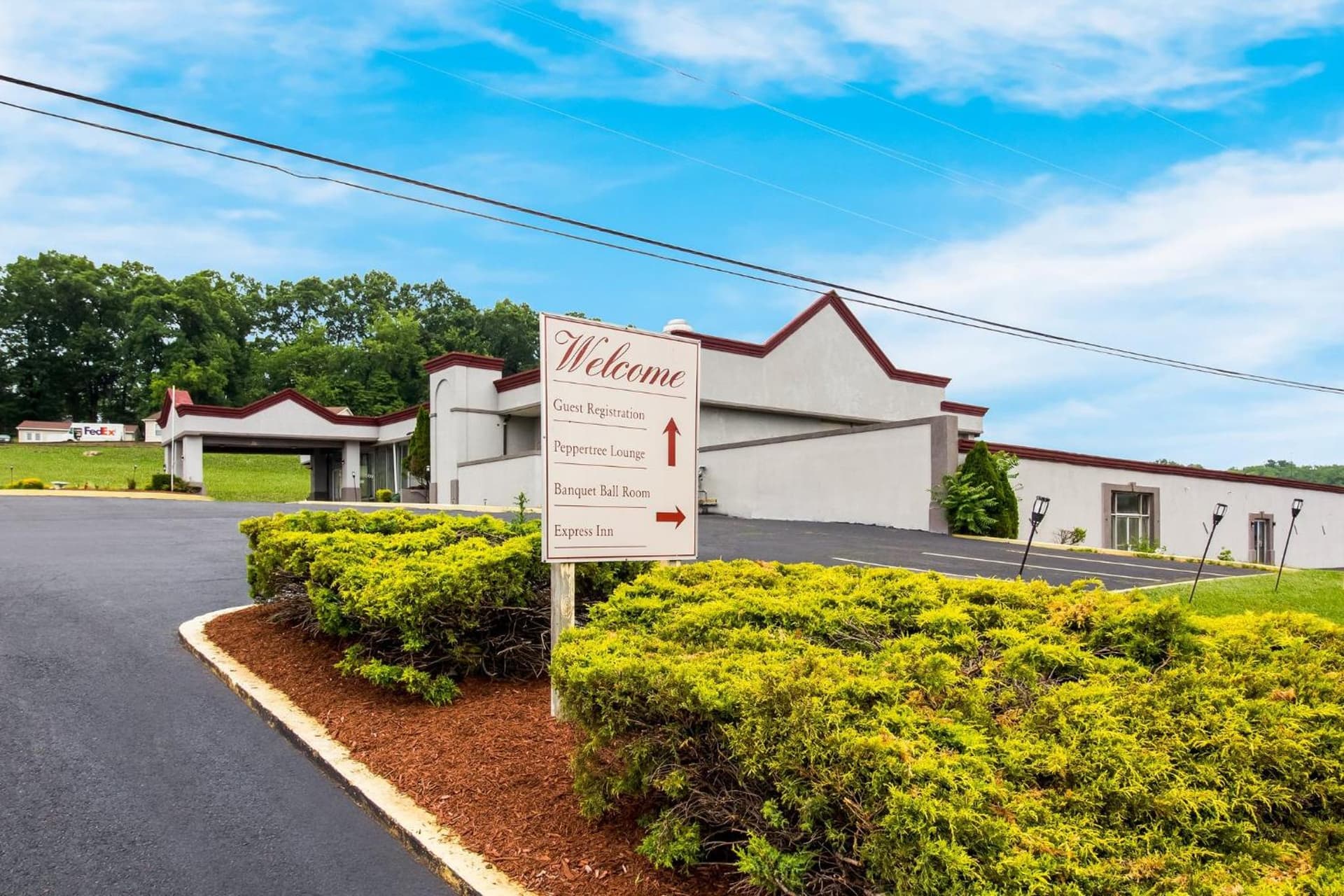 Red Roof Inn New Stanton property views in New Stanton, PA — gallery photo 3