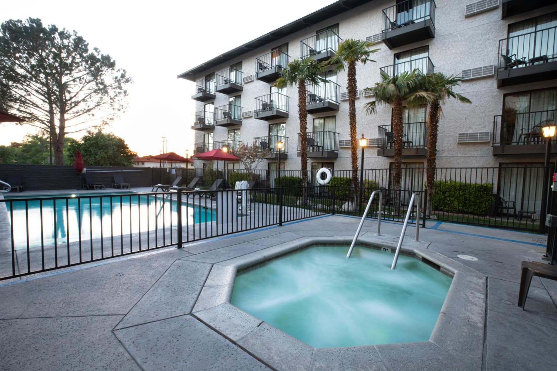 Oxnard Inn Lancaster property views in Lancaster, CA — gallery photo 3