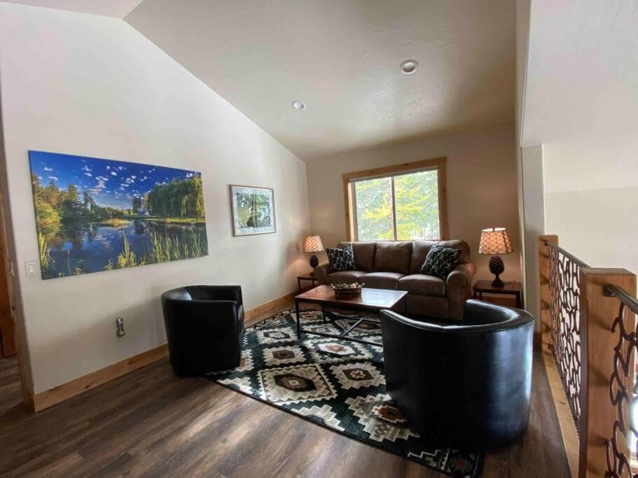4 king beds w ensuites Double the Living Space! interior in Bigfork, MT — gallery photo 2