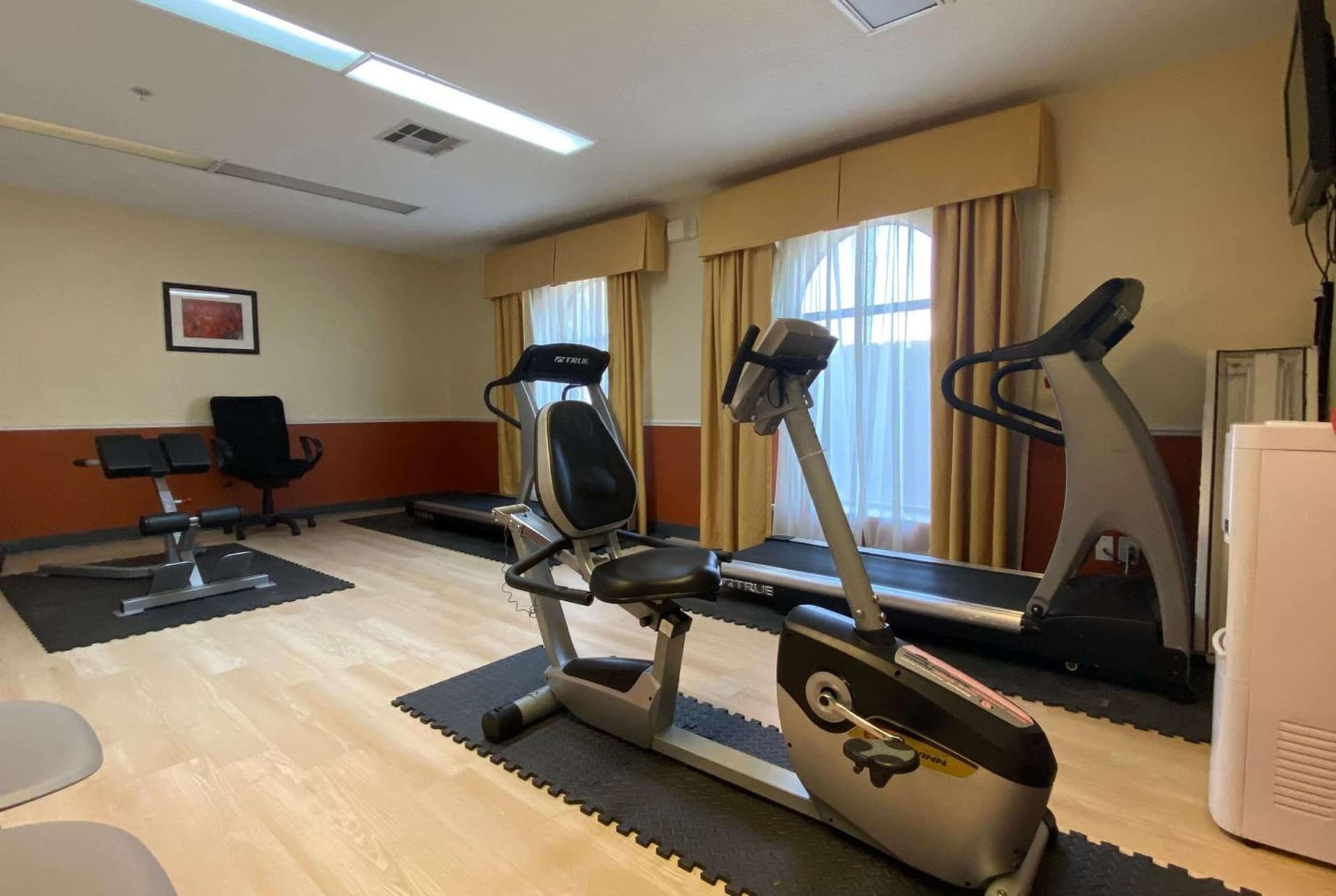Days Inn & Suites by Wyndham Winnie property views in Winnie, TX — gallery photo 3