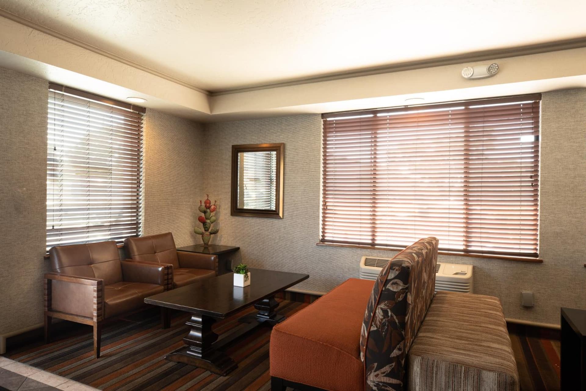 Oxnard Inn Lancaster gallery photo in Lancaster, CA — image 15