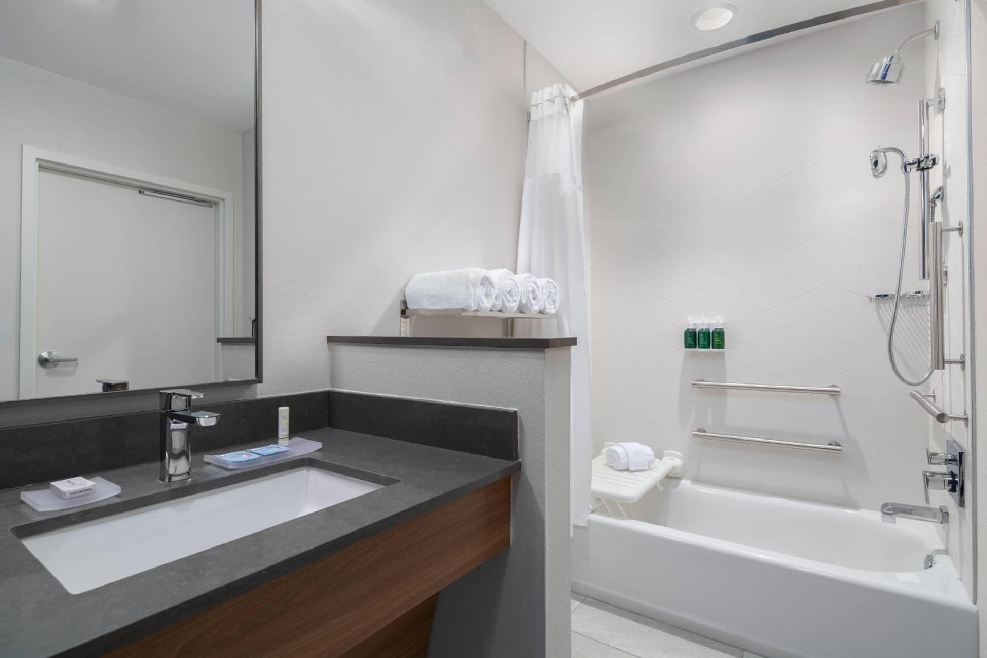 Fairfield Inn & Suites by Marriott Kenosha Pleasant Prairie interior in Pleasant Prairie, WI — gallery photo 2
