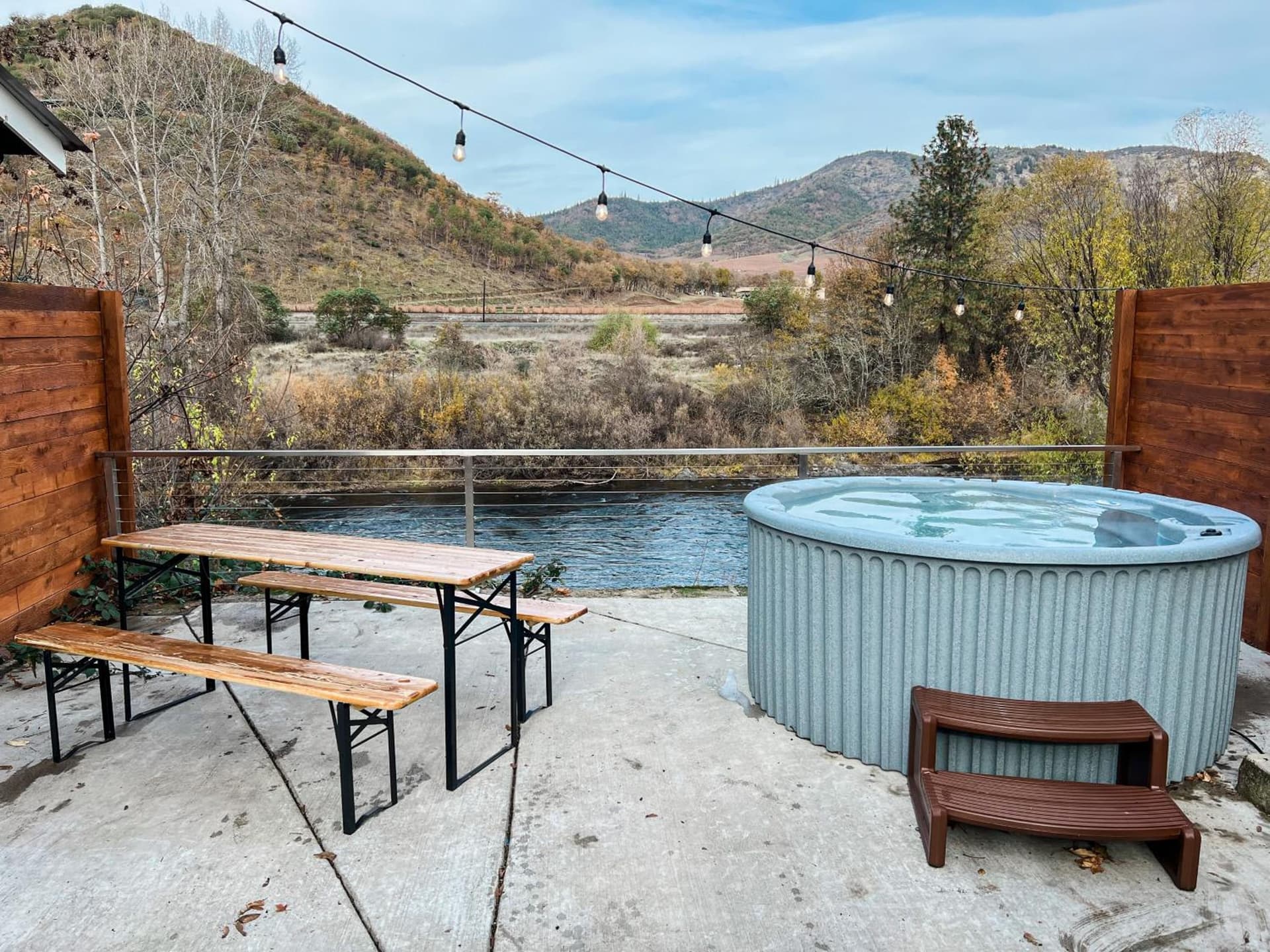 Waterfront River Apartments gallery photo in Rogue River, OR — image 100