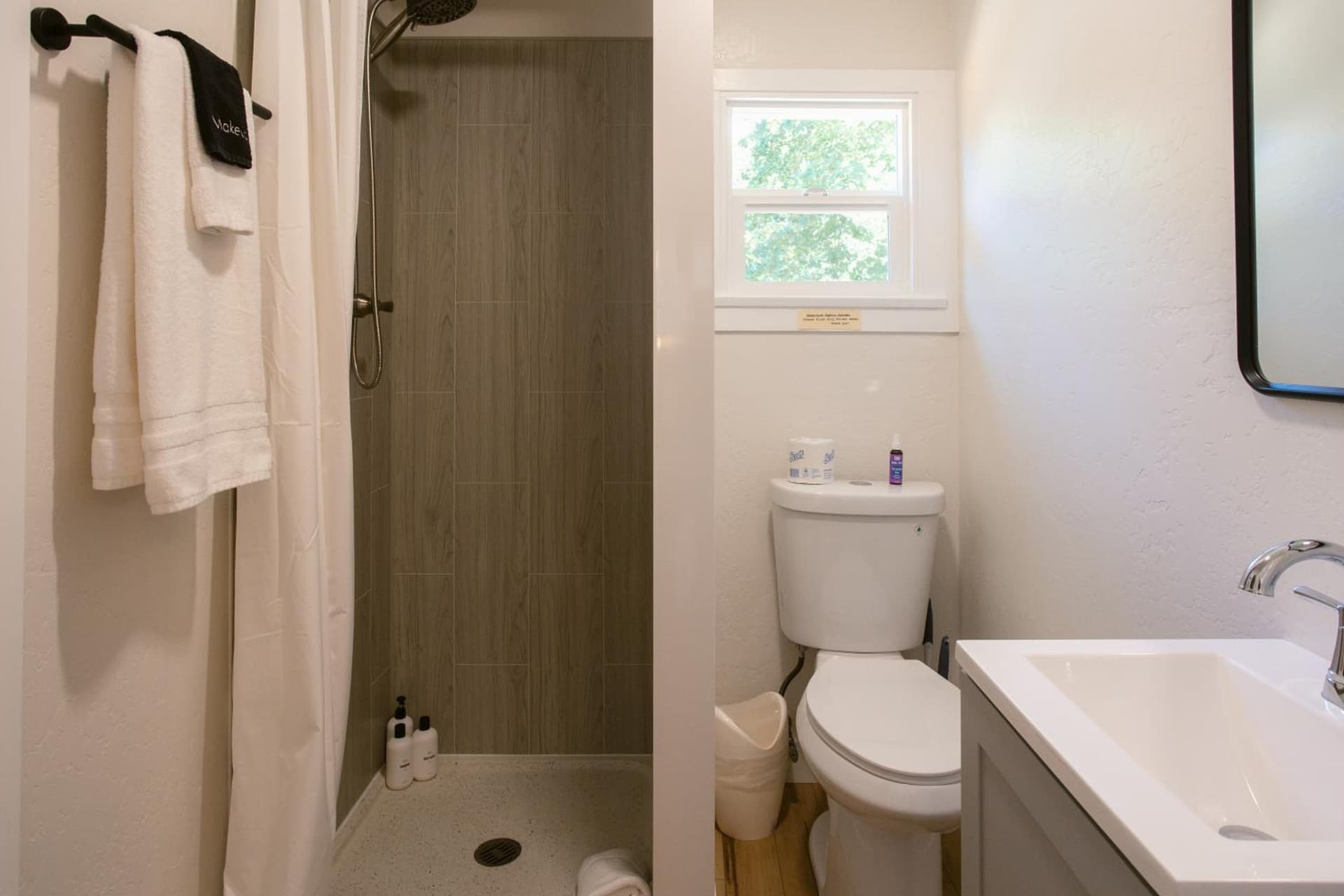 Waterfront River Apartments gallery photo in Rogue River, OR — image 186