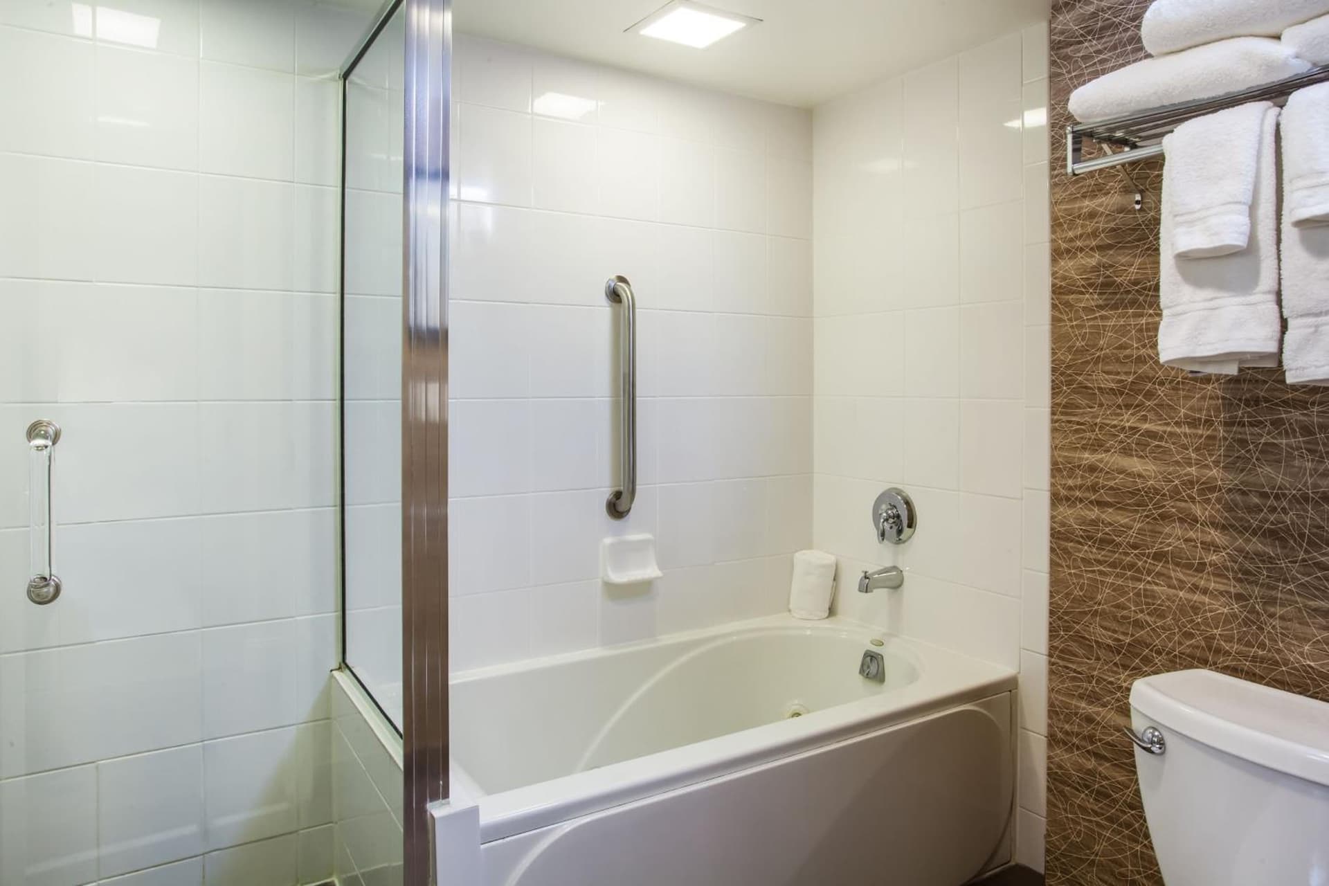 Holiday Inn Saratoga Springs by IHG gallery photo in Saratoga Springs, NY — image 40