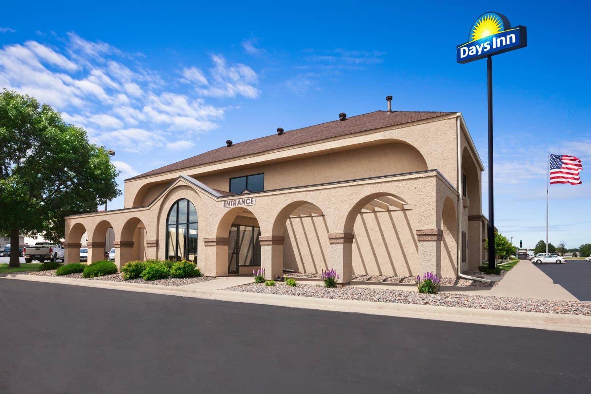 Days Inn by Wyndham Austin interior in Austin, MN — gallery photo 2