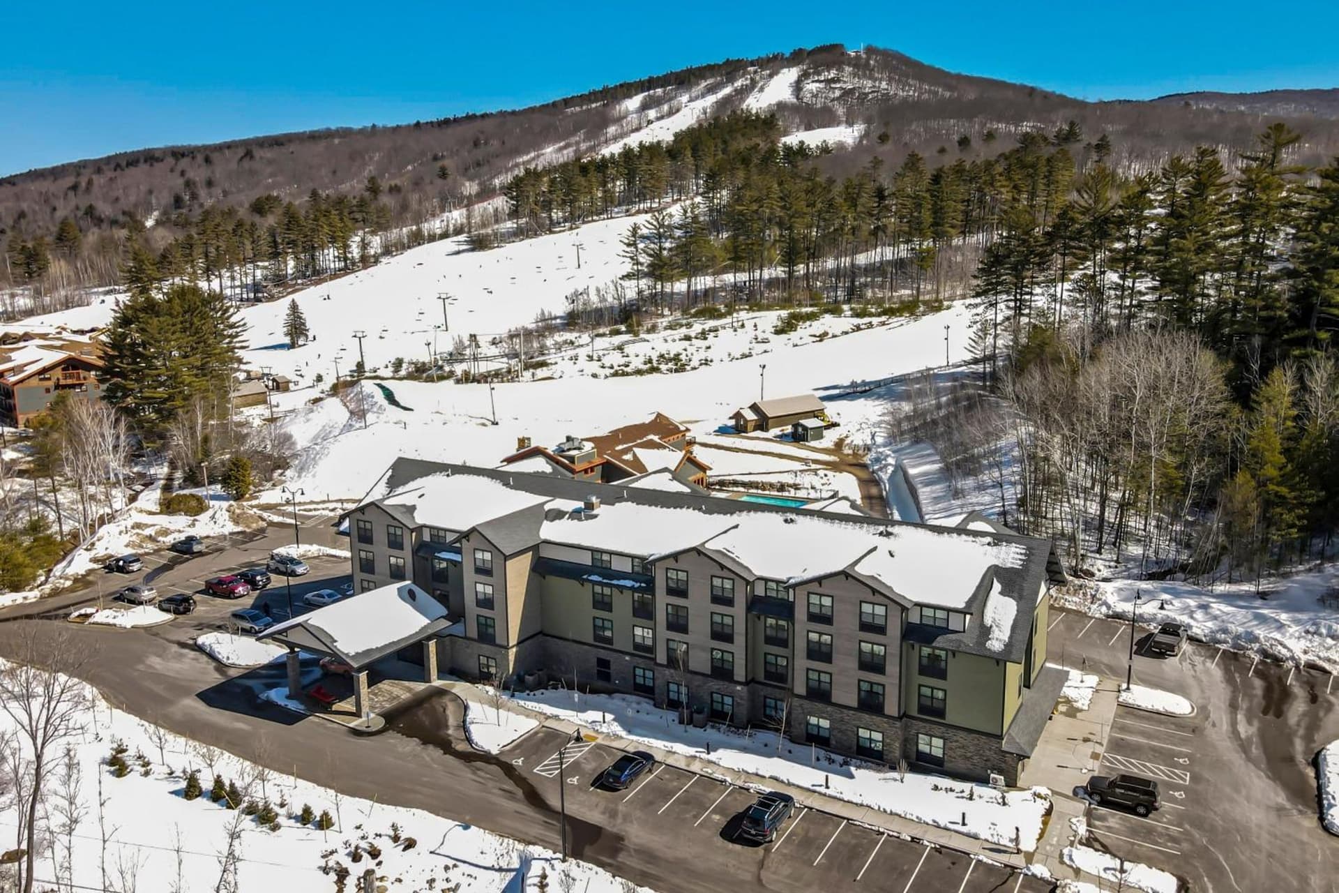 Fairfield by Marriott Inn & Suites North Conway interior in North Conway, NH — gallery photo 2
