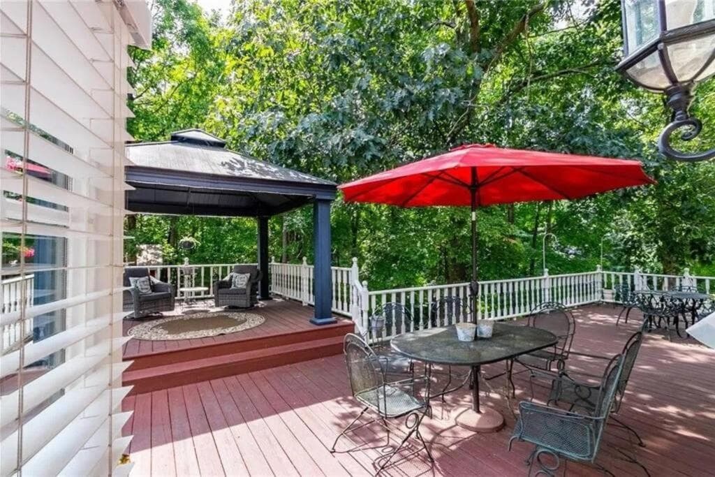 Southern Home and fishing lake. featured exterior or lobby in Gainesville, GA — similar hotel